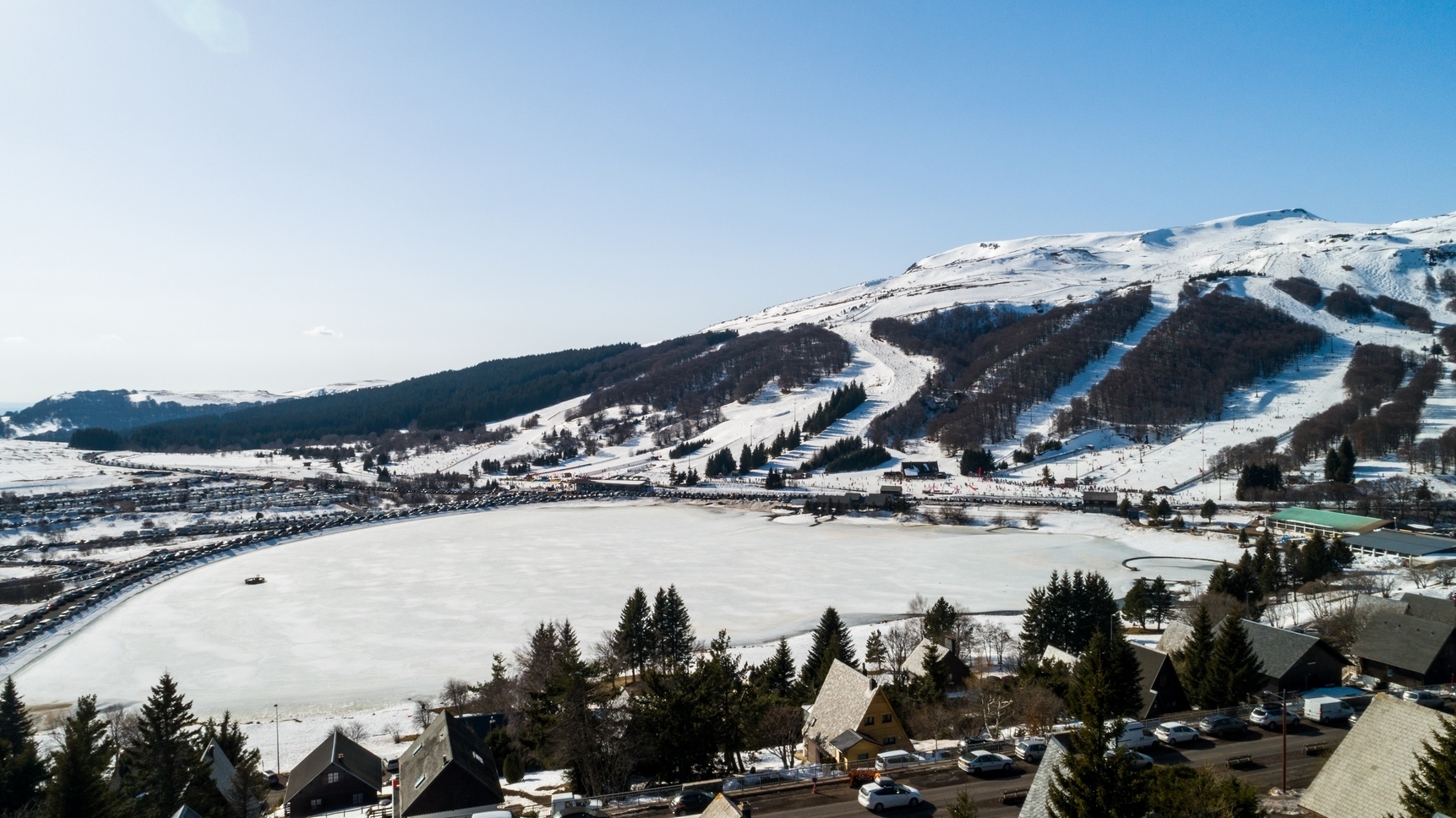 Vue magnifique sur le Lac des Hermines depuis le Chalet Ma Cambuse