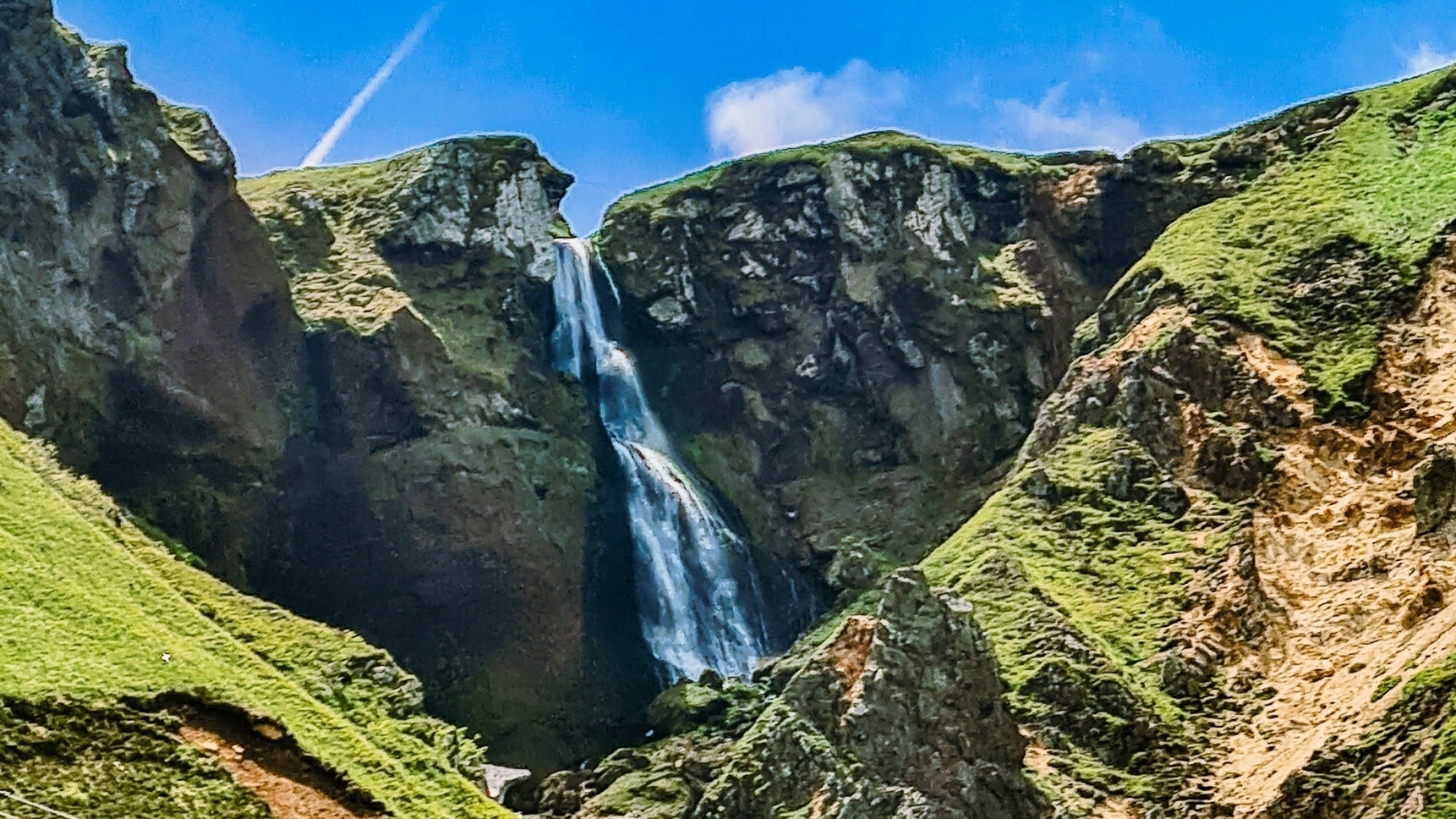 Ruisseau de la Dore : Source de la Dordogne, Un Passage Enchanté du Massif du Sancy