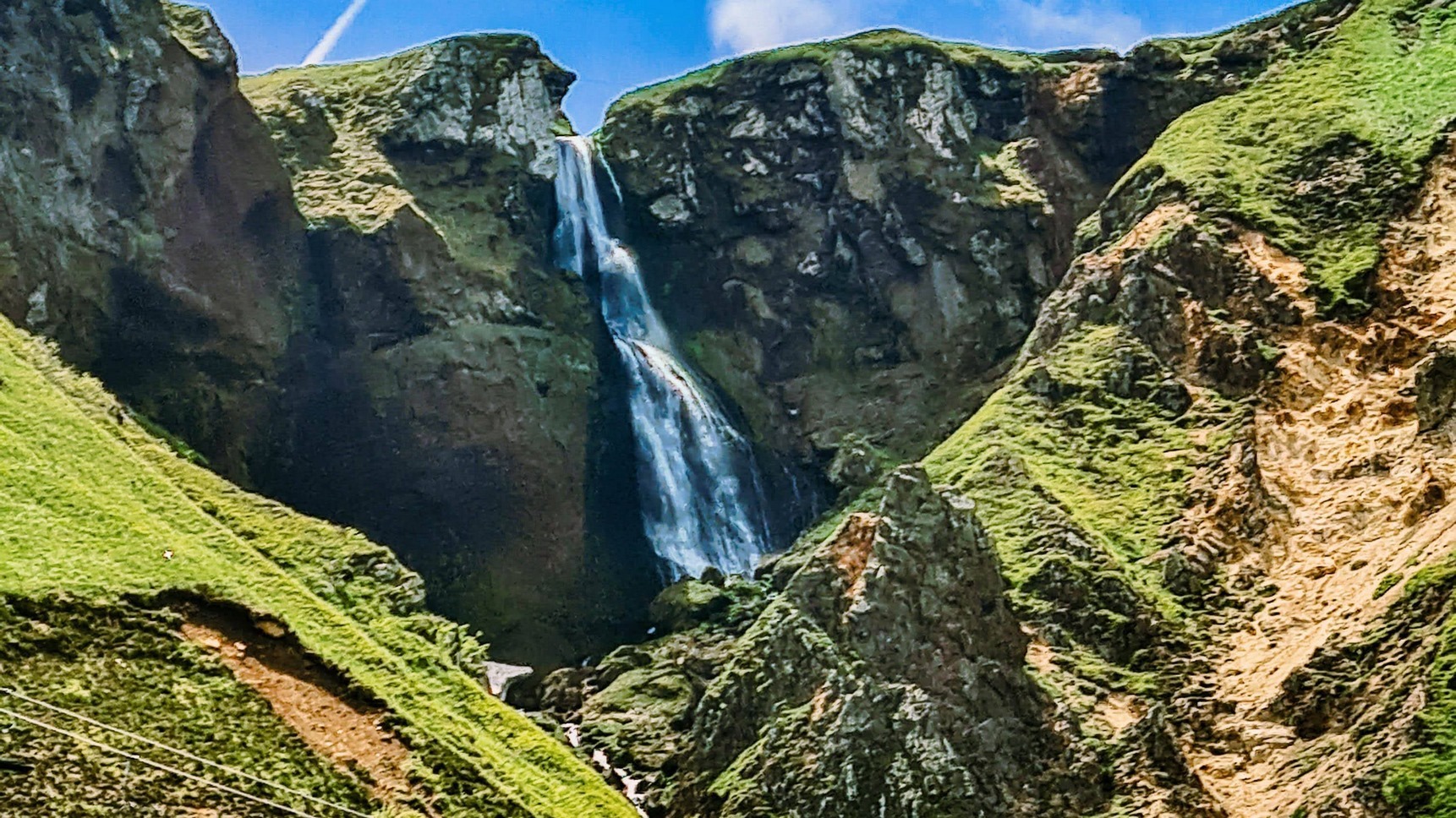 Ruisseau de la Dore : Source de la Dordogne, Un Passage Enchanté du Massif du Sancy