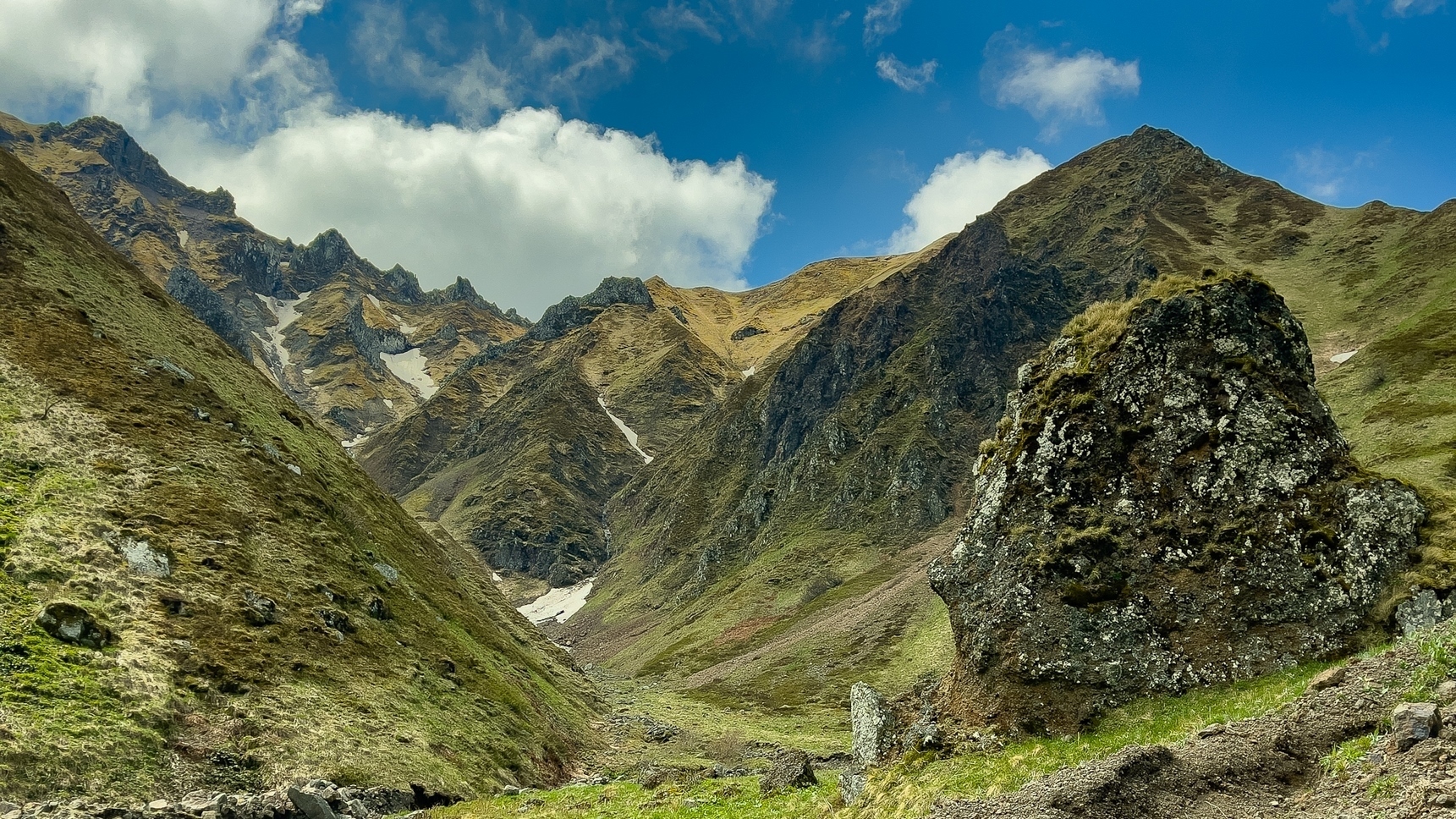 Réserve de Chastreix-Sancy : La Vallée du Val d'Enfer, Un Trésor Naturel en Auvergne