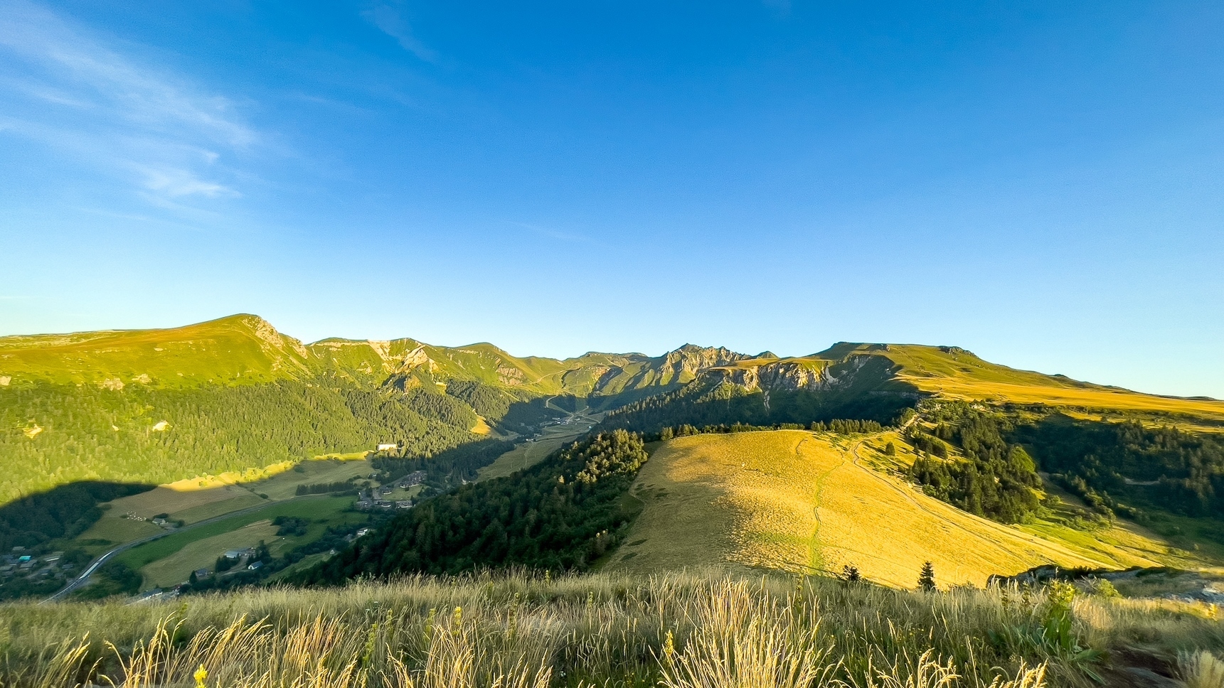 Puy du Capucin : Panorama Impressionnant sur le Massif du Sancy