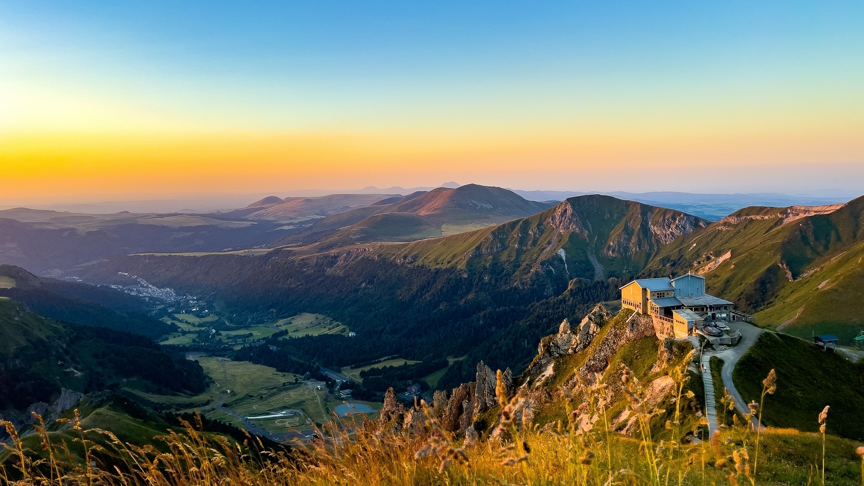 Téléphérique du Sancy : Coucher de Soleil Féérique sur les Sommets