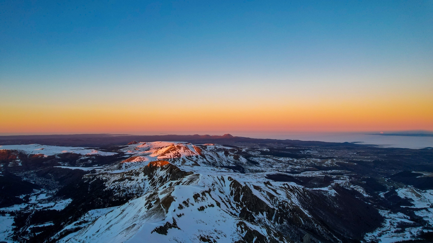 Puy de Sancy Enneigé : Panorama Exceptionnel sur le Massif Adventif et le Puy de Dôme