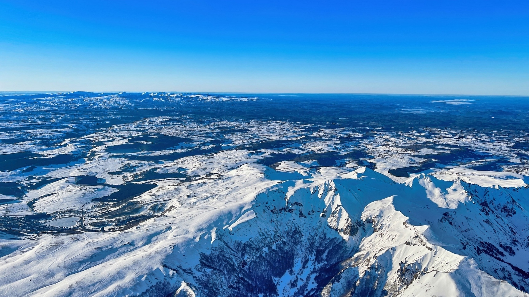 Auvergne Montgolfière : Le Massif du Sancy vu du Ciel, une Expérience Unique