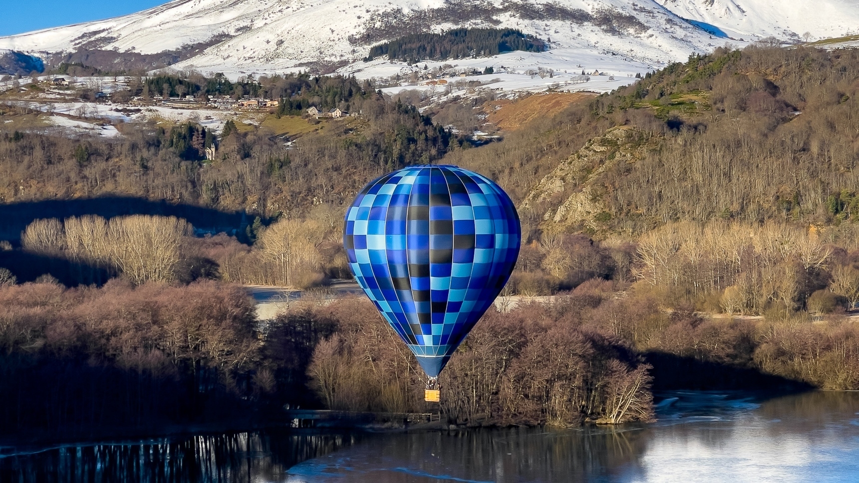 Auvergne Montgolfière : Lac Chambon : Vol en Montgolfière au Cœur du Massif du Sancy