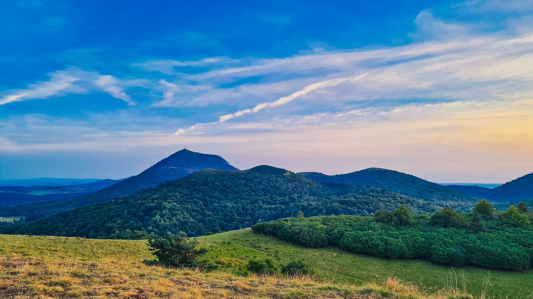 Chaîne des Puys & Puy de Dôme - Plus Haut Sommet - Paysages Volcaniques Exceptionnels