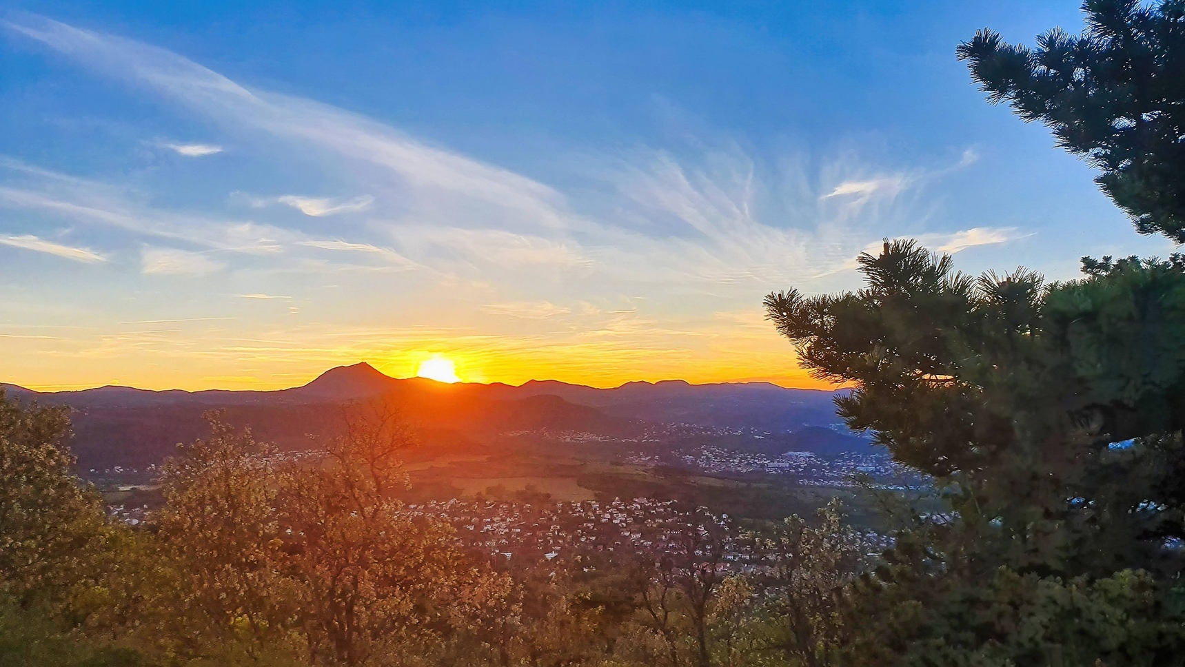 Plateau de Gergovie - Coucher de Soleil - Puy de Dôme - Spectacle Magique