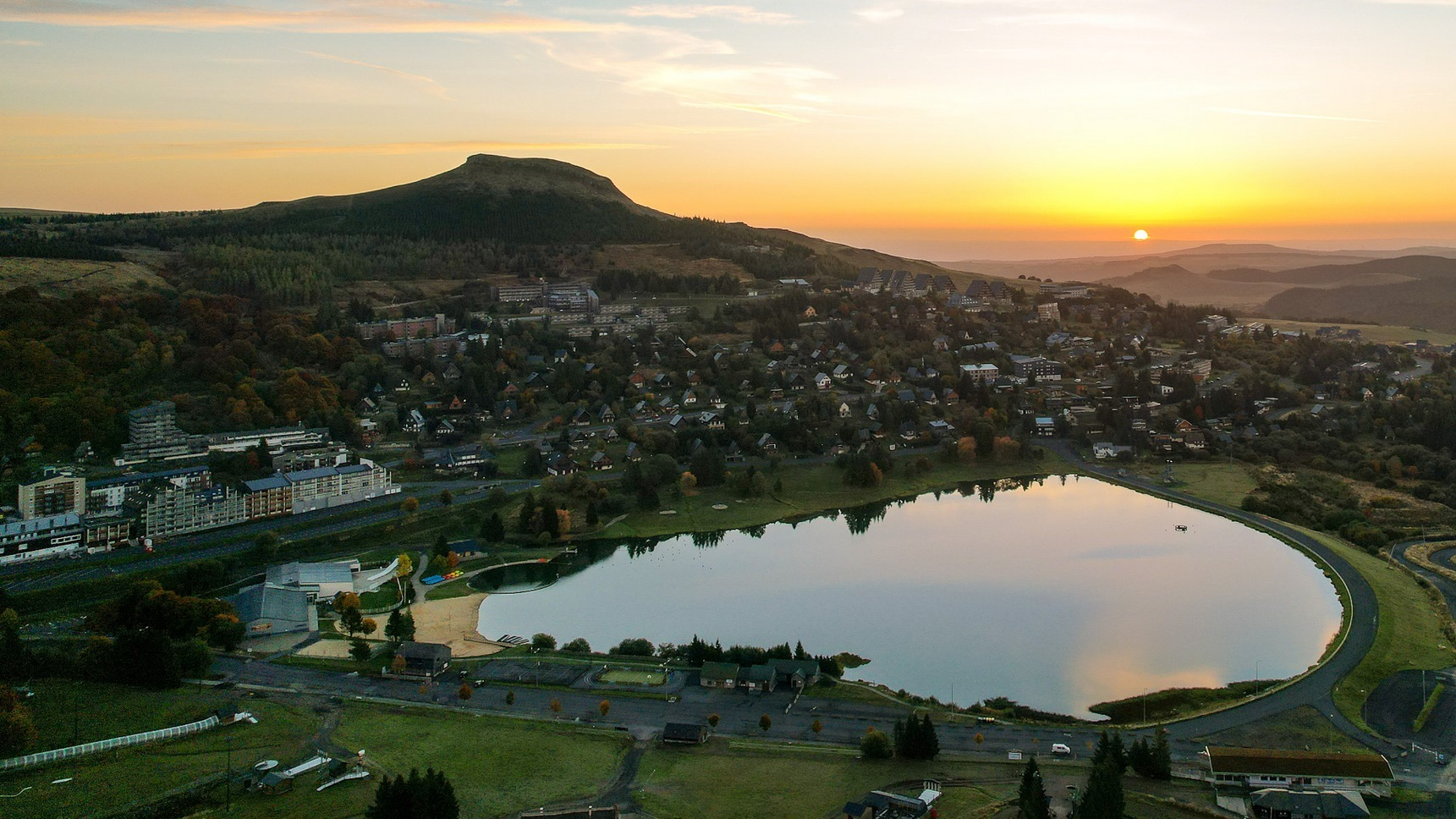 Super Besse : Un lever de soleil magique sur les couleurs automnales !