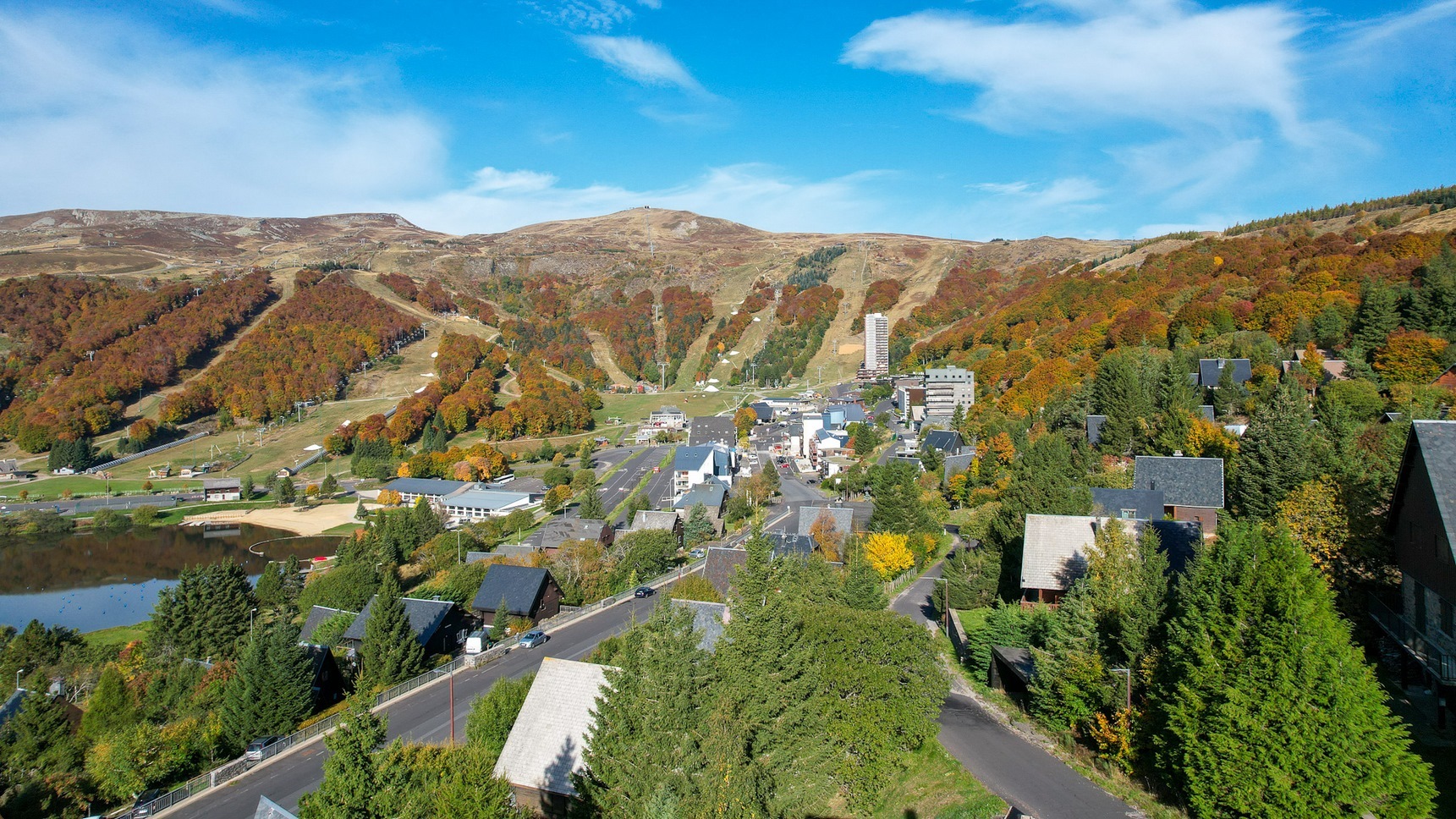 Super Besse : Un Spectacle Unique de Couleurs Automnales - Vues Époustouflantes 