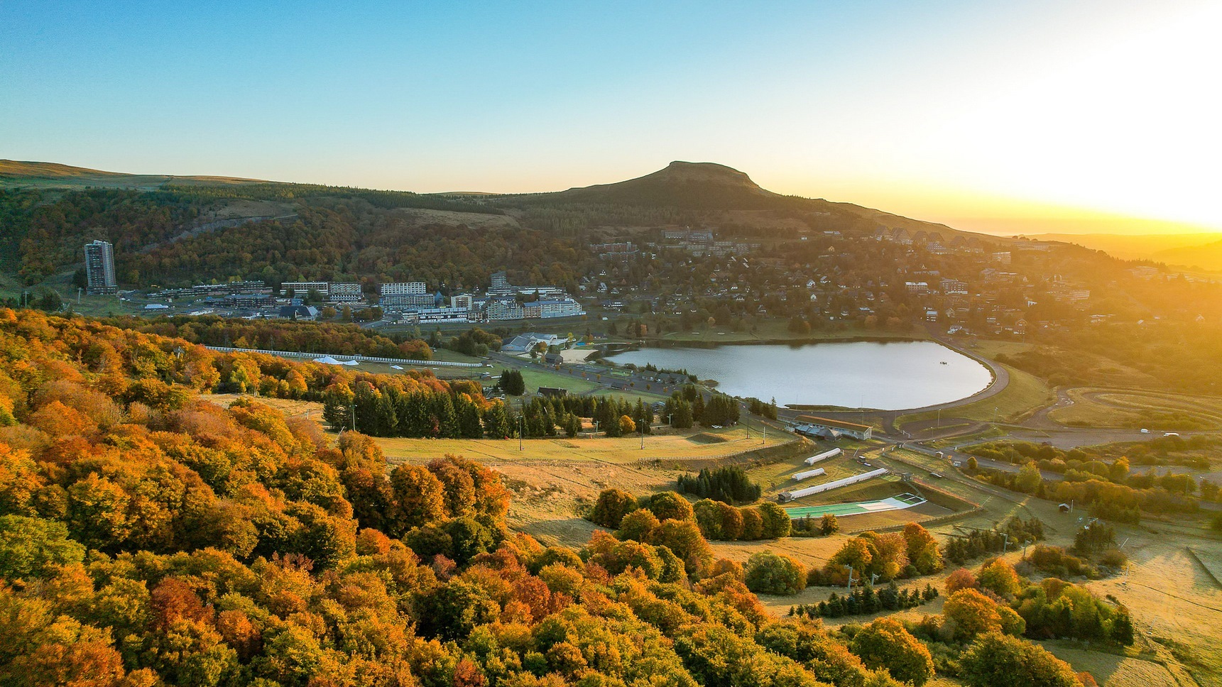 Super Besse : Lever de Soleil Magique sous les Couleurs Automnales