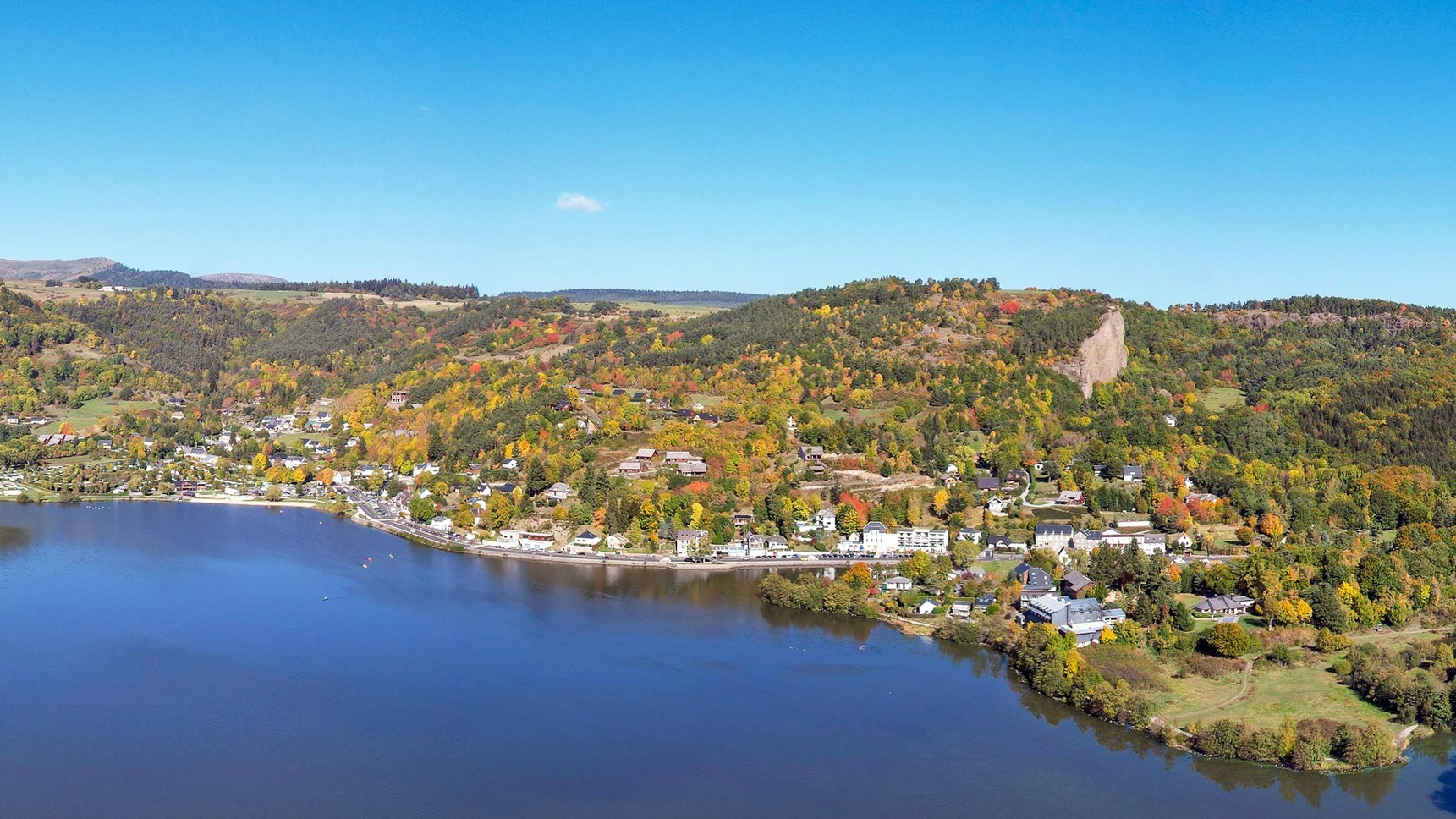 Super Besse : Découvrez le Lac Chambon et ses Vues Panoramiques Exceptionnelles