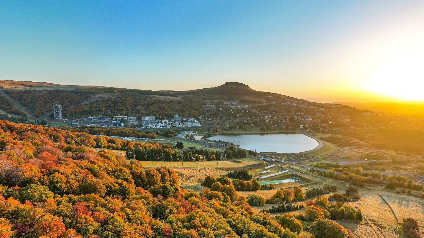 Super Besse en Octobre : Lever de Soleil d'Automne