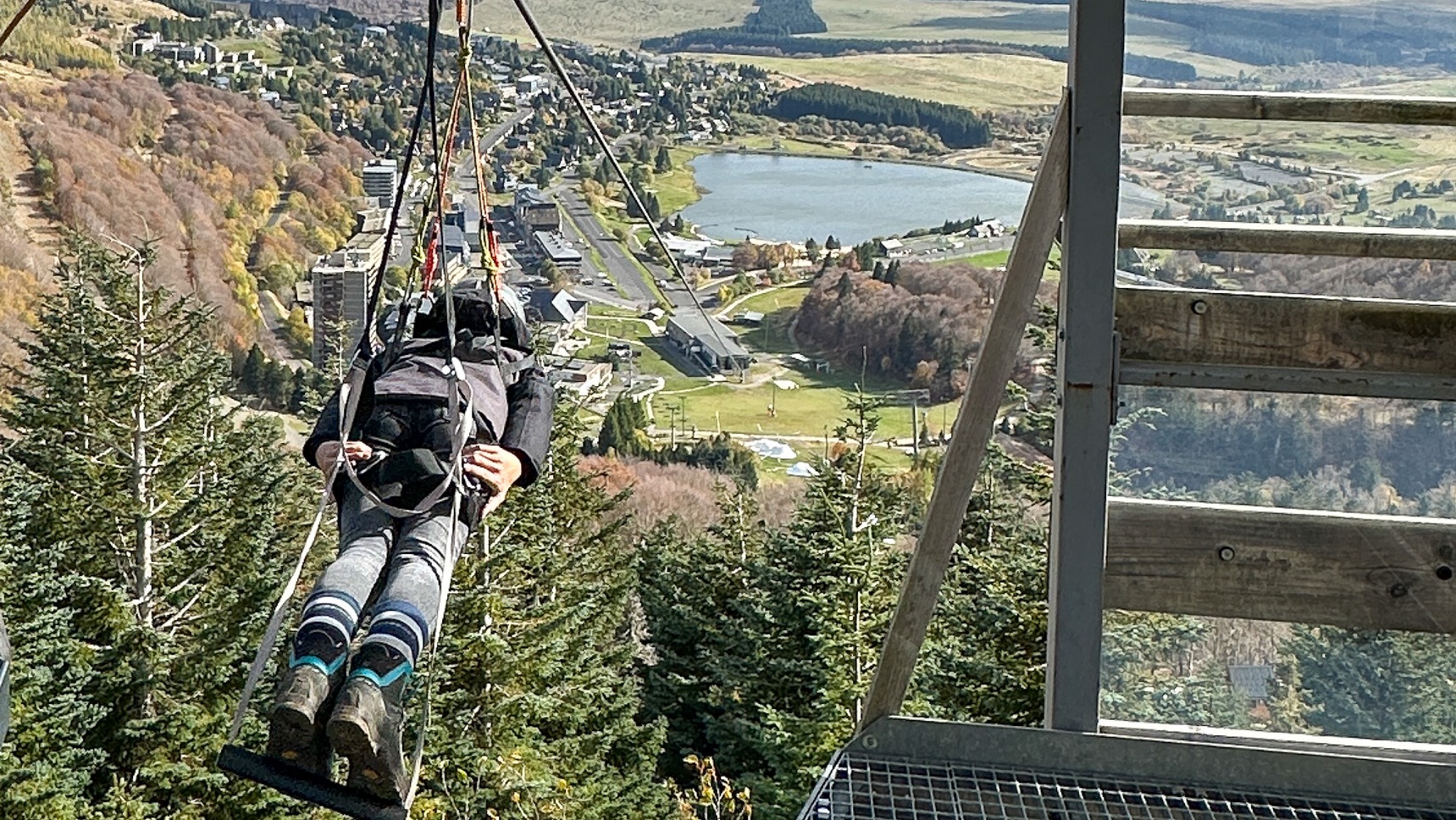 Tyrolienne Fantasticable Super Besse: 1600 mètres d'Adrénaline Pure en Auvergne !