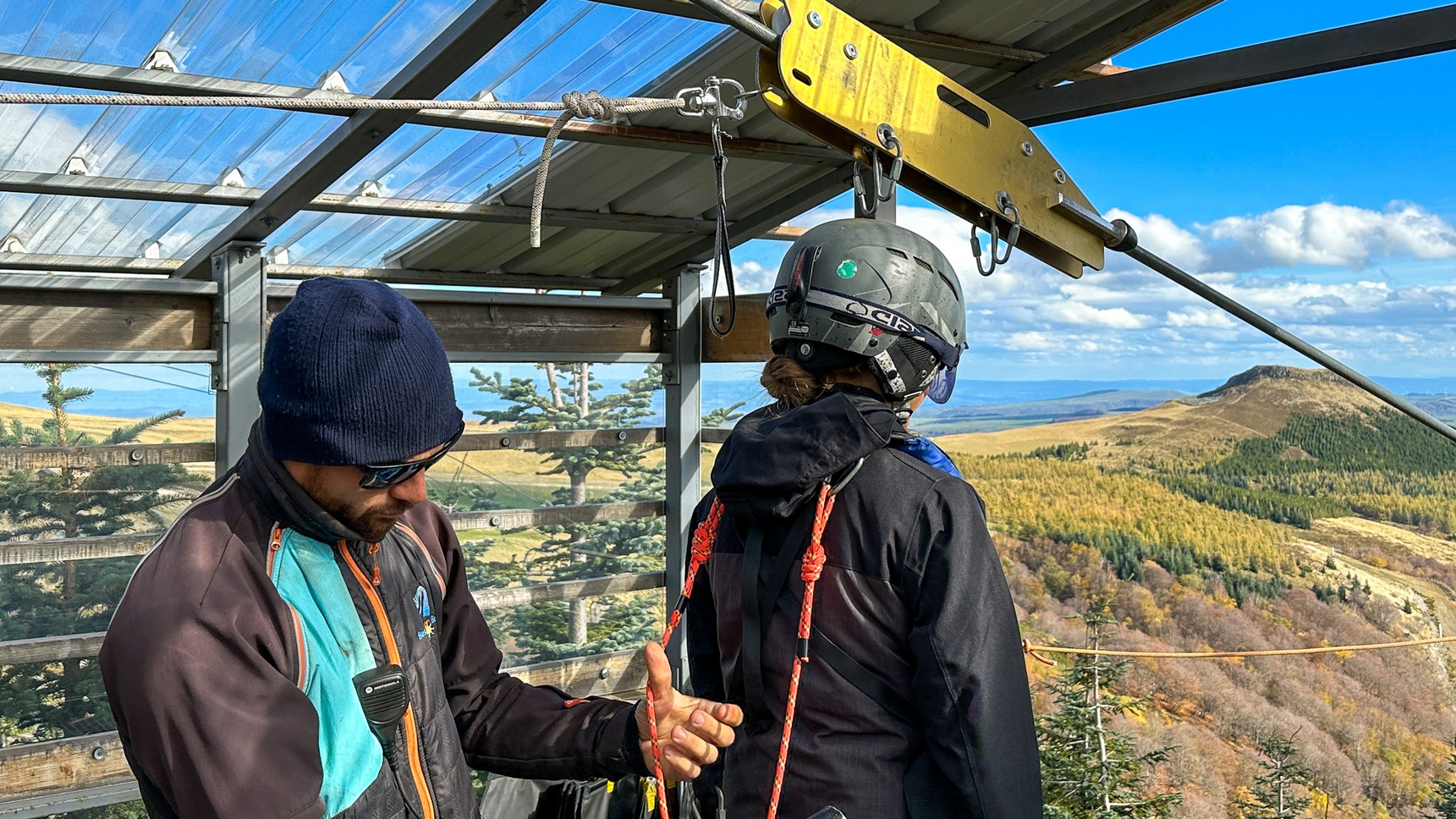 Tyrolienne Fantasticable Super Besse : Préparez-vous au Grand Saut !