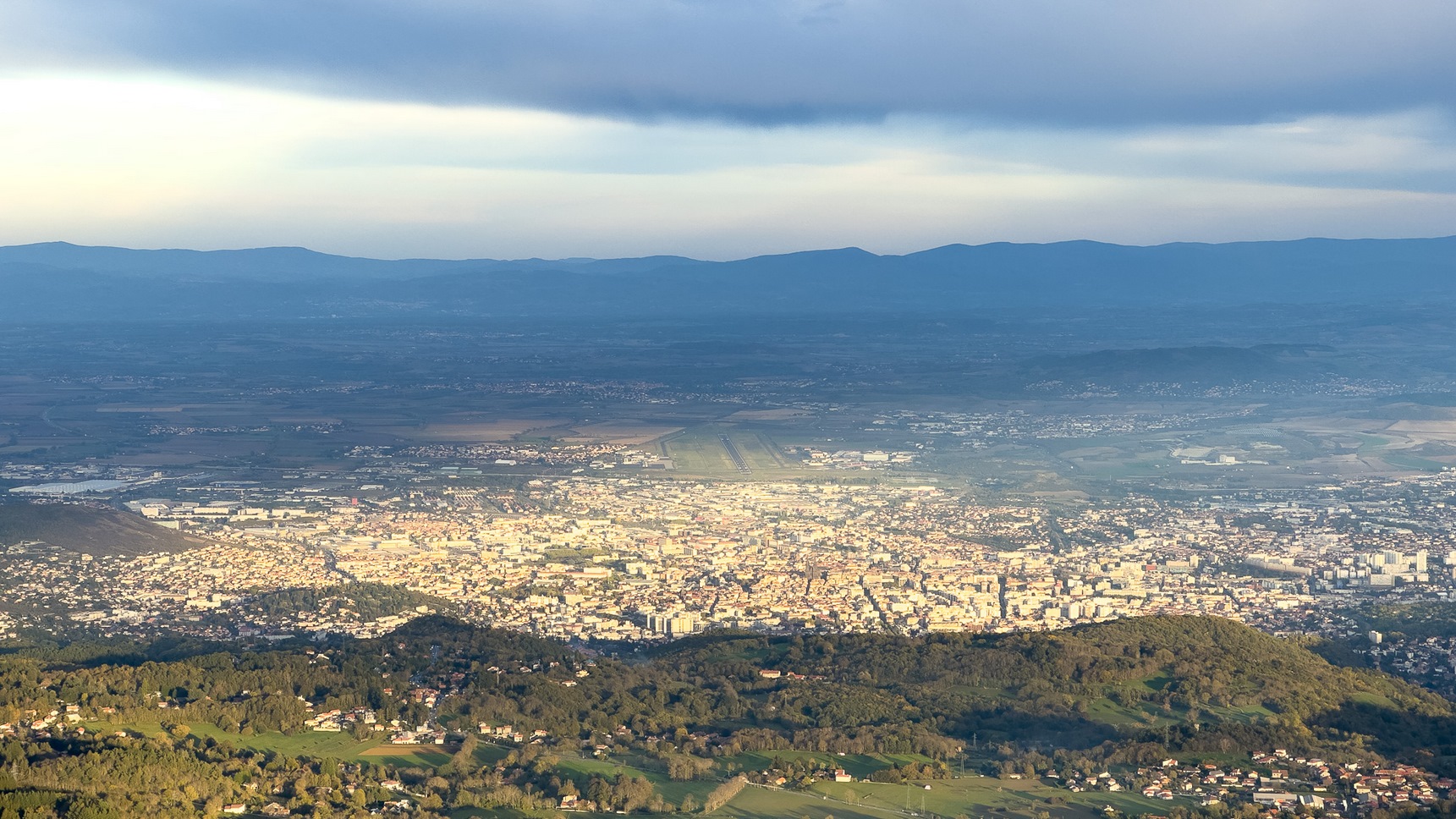 Sommet du Puy de Dôme - Vue sur Clermont-Ferrand - Panorama Urbain et Naturel