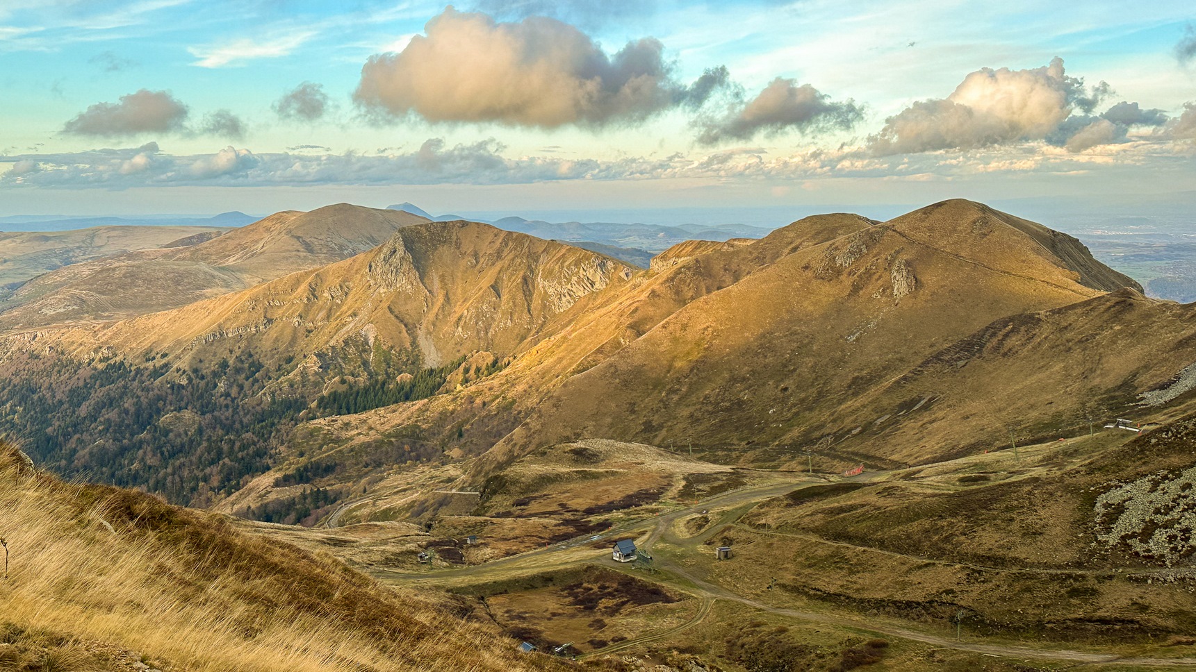 Massif du Sancy : Aurore Dorée sur les Sommets