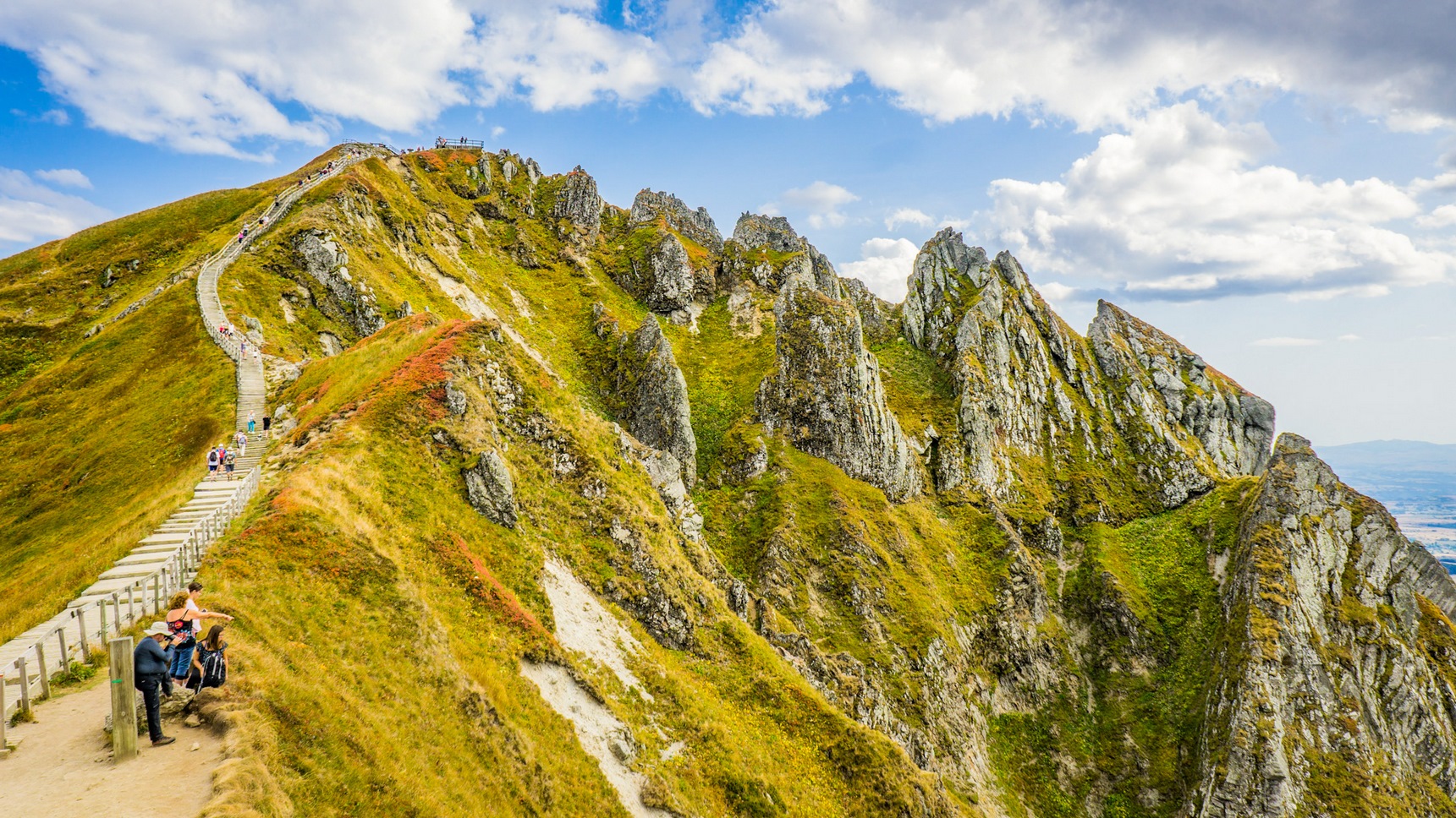 Puy de Sancy : Ascension au Sommet, Défi et Panorama Exceptionnel