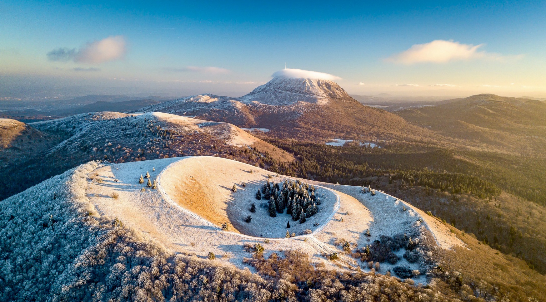 Puy de Dôme : Volcan Iconique d'Auvergne