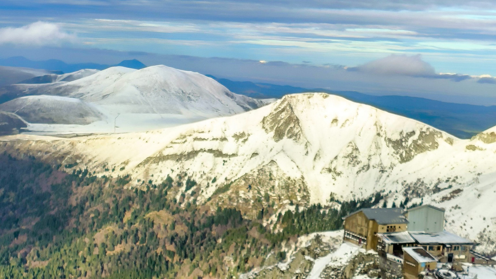 Le Puy de Sancy : Le Roc de Cuzeau et le Massif Adventif se parent de blanc en novembre 2022 !