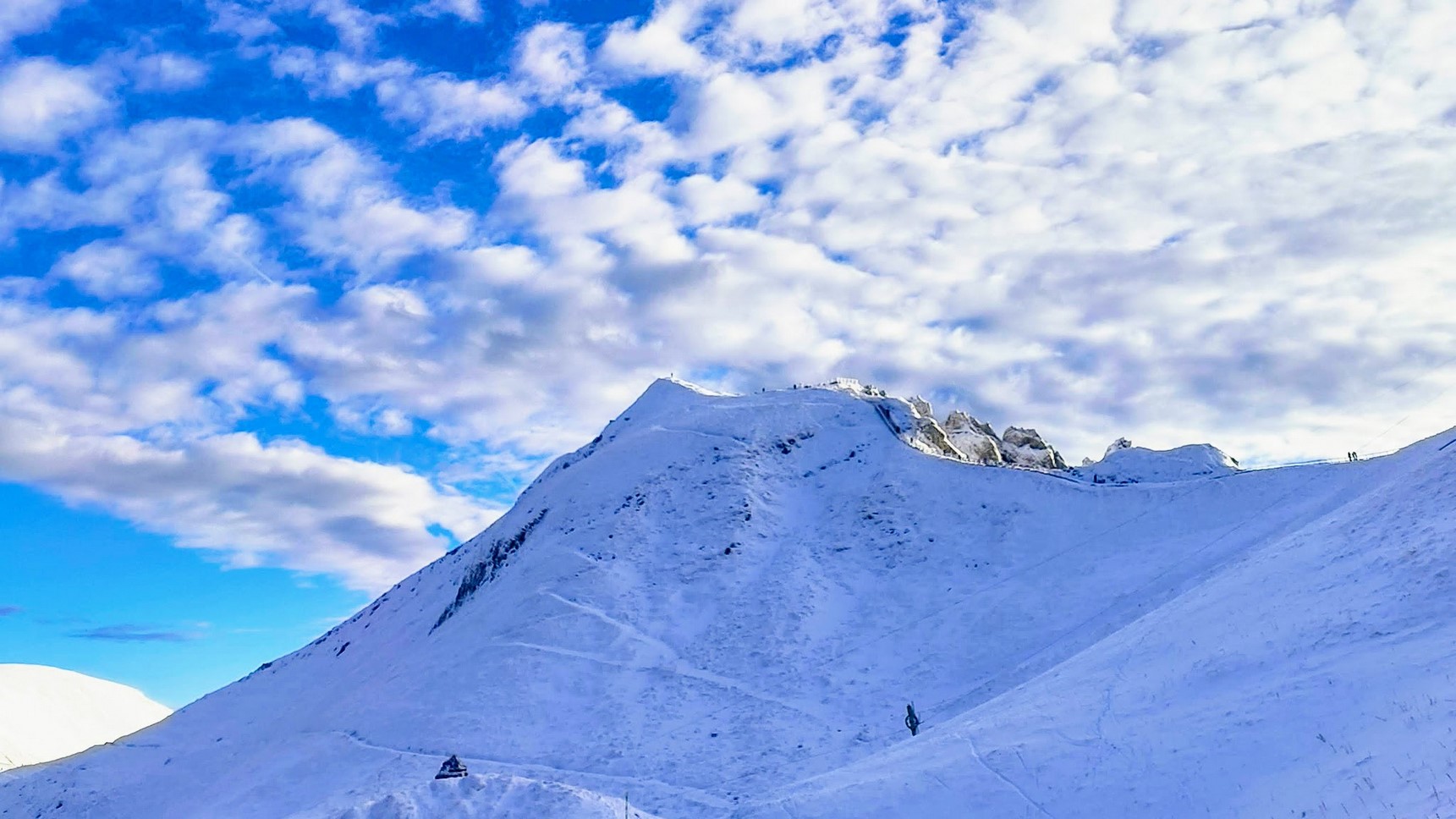 Téléphérique du Sancy : Admirez le Puy de Sancy enneigé en novembre 2022 !