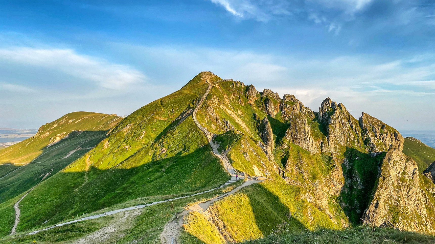 Puy de Sancy : Randonnée vers le Sommet - Défi & Panorama Unique