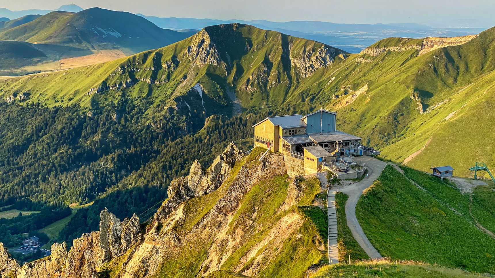 Gare d'Arrivée du Téléphérique du Sancy - Sommet & Panorama Exceptionnel