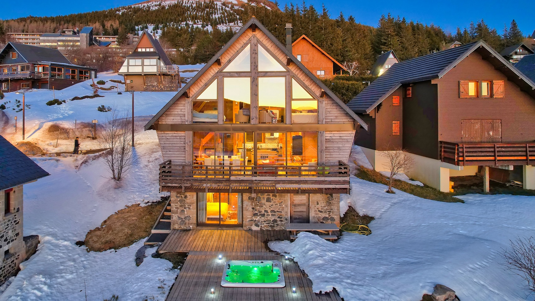 Super Besse, chalet l'Anorak à Super Besse centre avec vue et Spa privatif