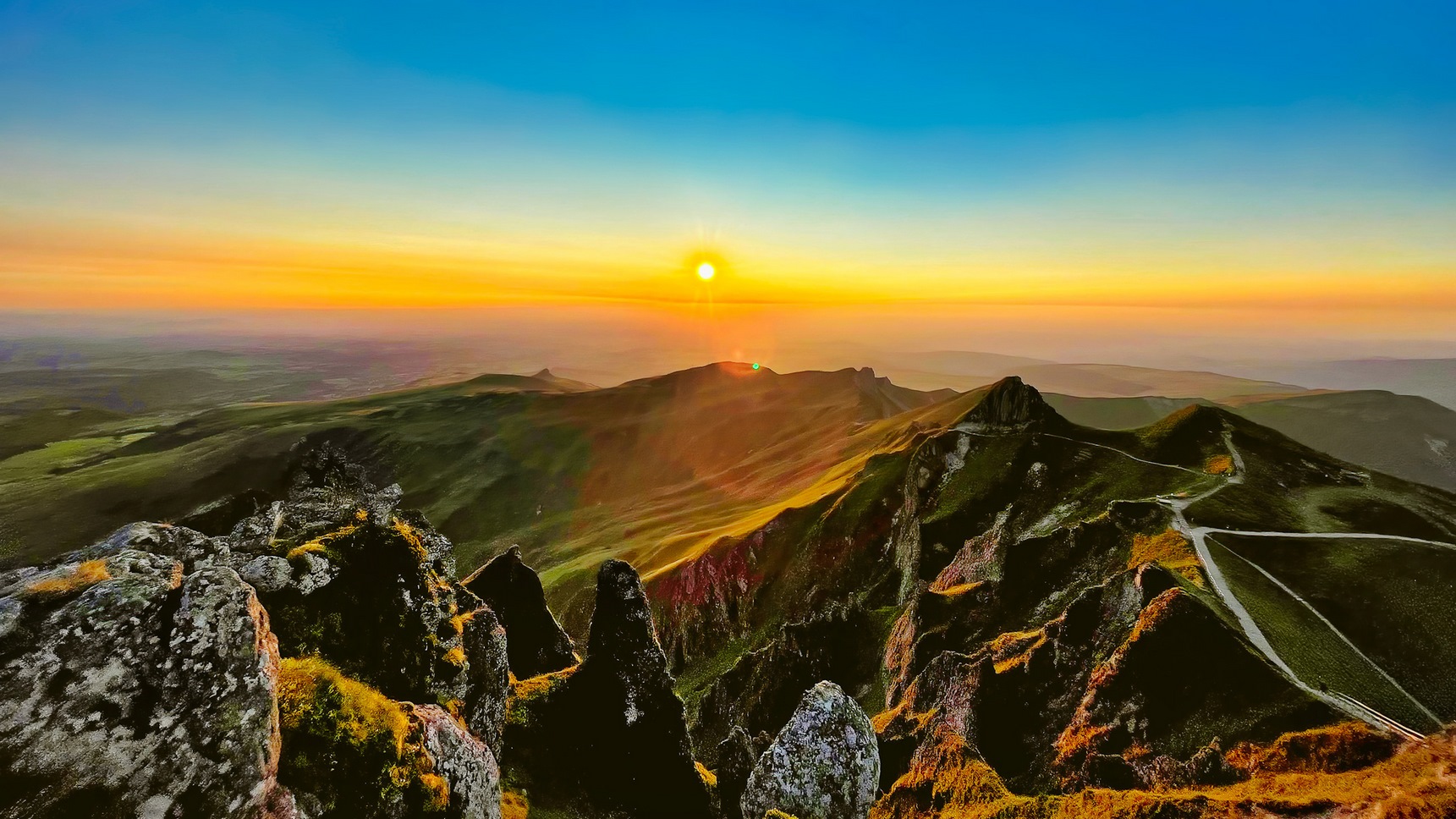 Puy de Sancy : Coucher de Soleil Spectaculaire au Sommet du Puy de Sancy