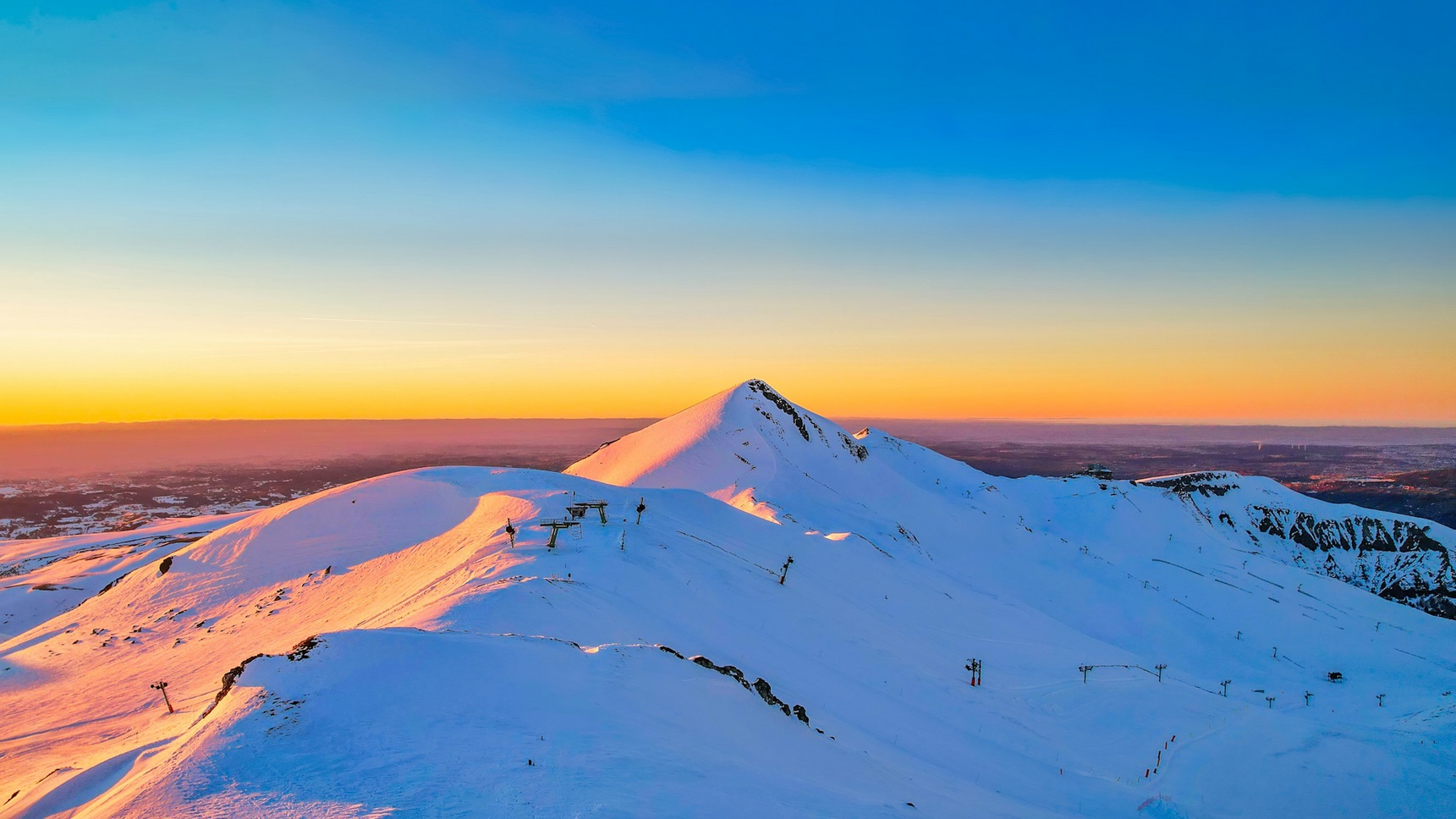 Puy de Sancy : Vue Panoramique sur le Puy de Sancy et la Liaison Super Besse - Le Mont Dore au Coucher du Soleil