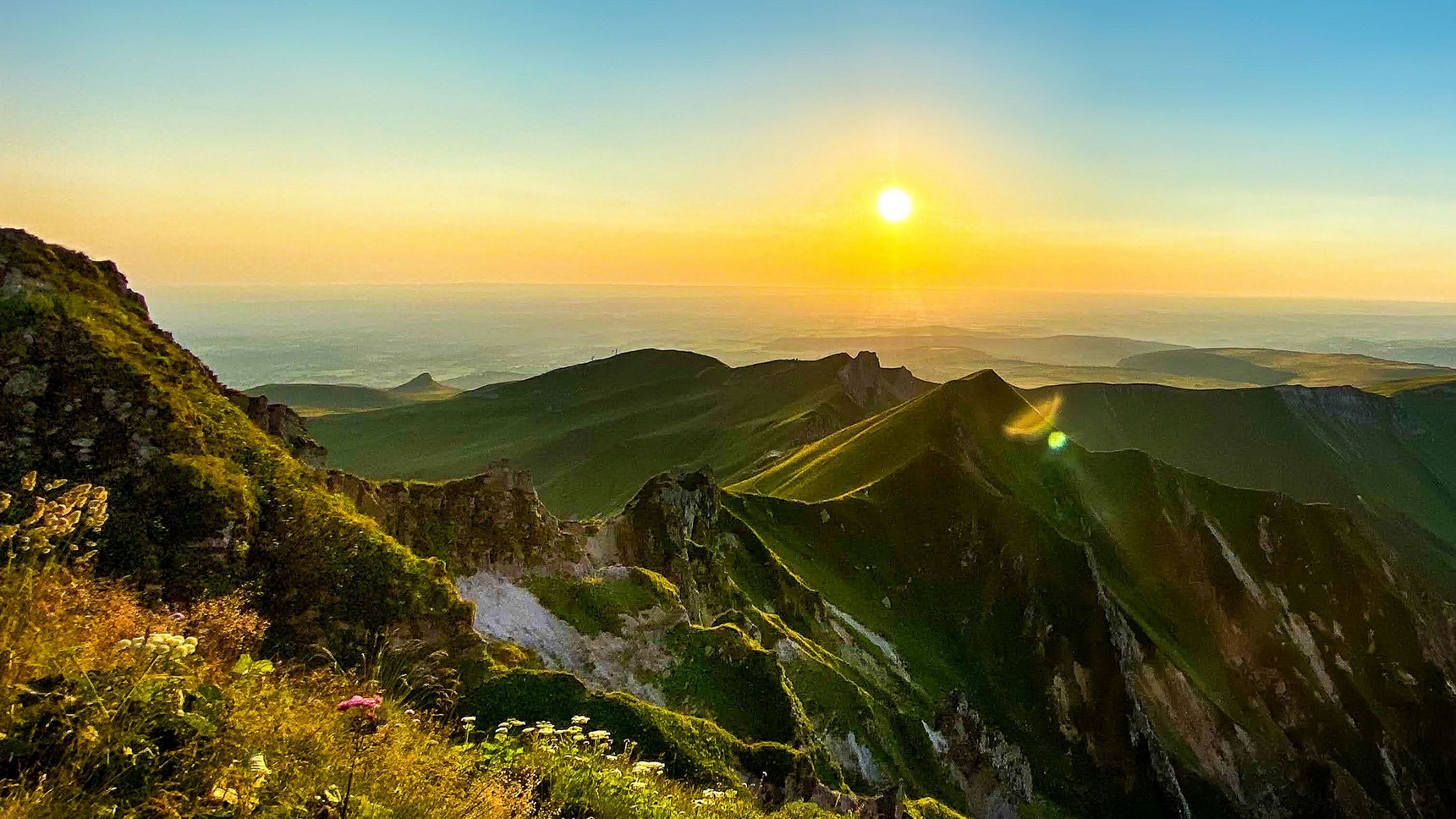 Puy de Sancy : Coucher de Soleil Magique sur le Val d'Enfer