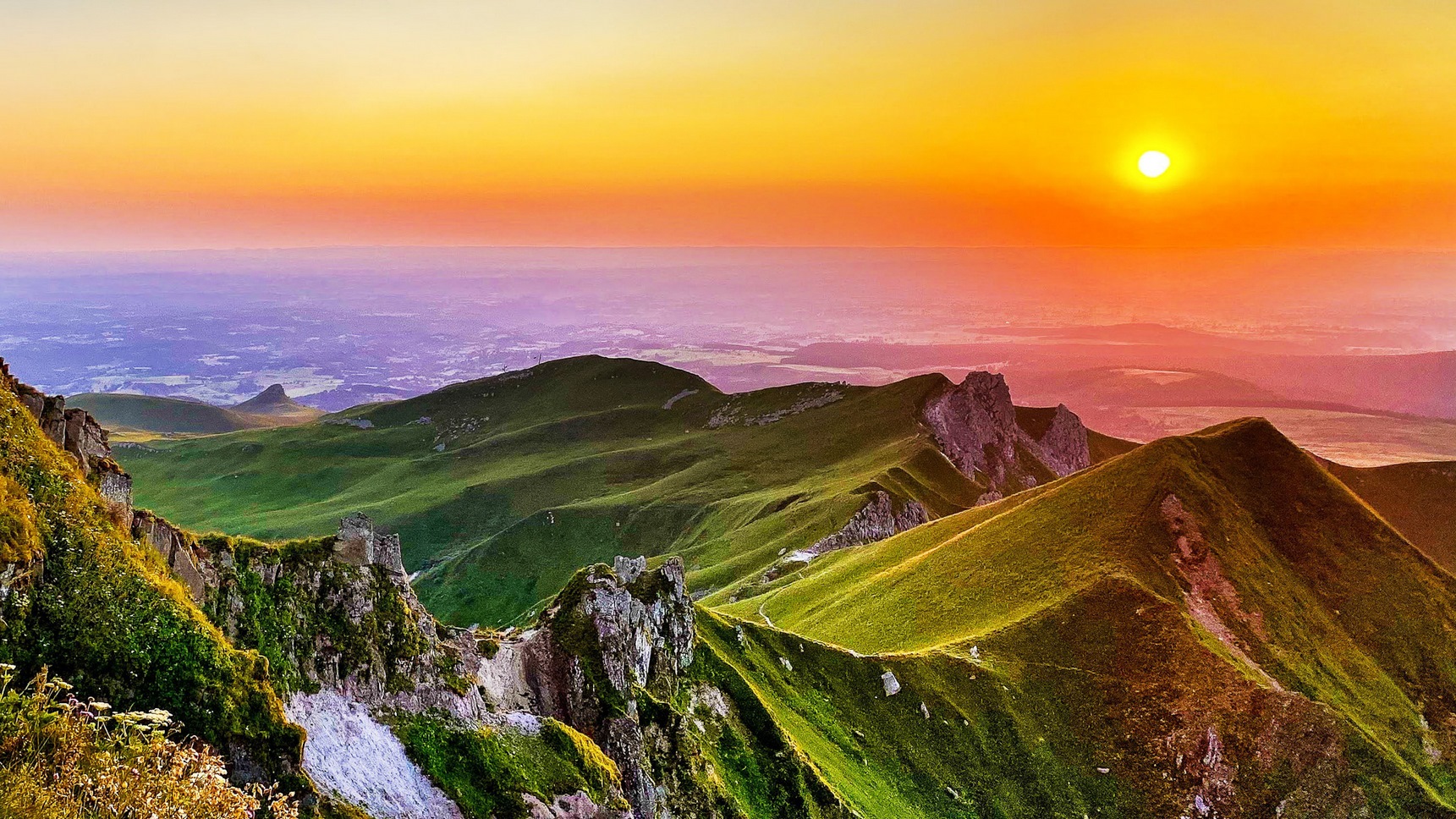 Puy de Sancy - Pas de l'Ane : Coucher de Soleil Spectaculaire sur le Puy Redon et le Val d'Enfer