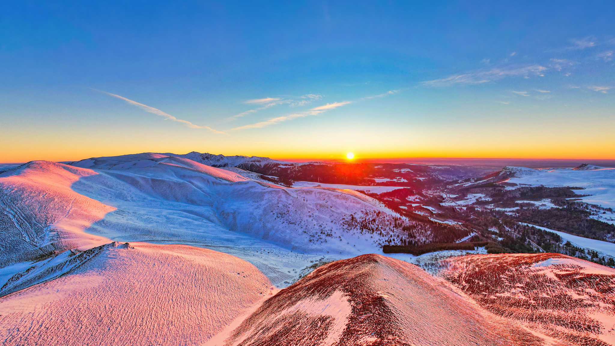 Puy de la Tache, coucher de soleil avec vue sur le Puy de Sancy