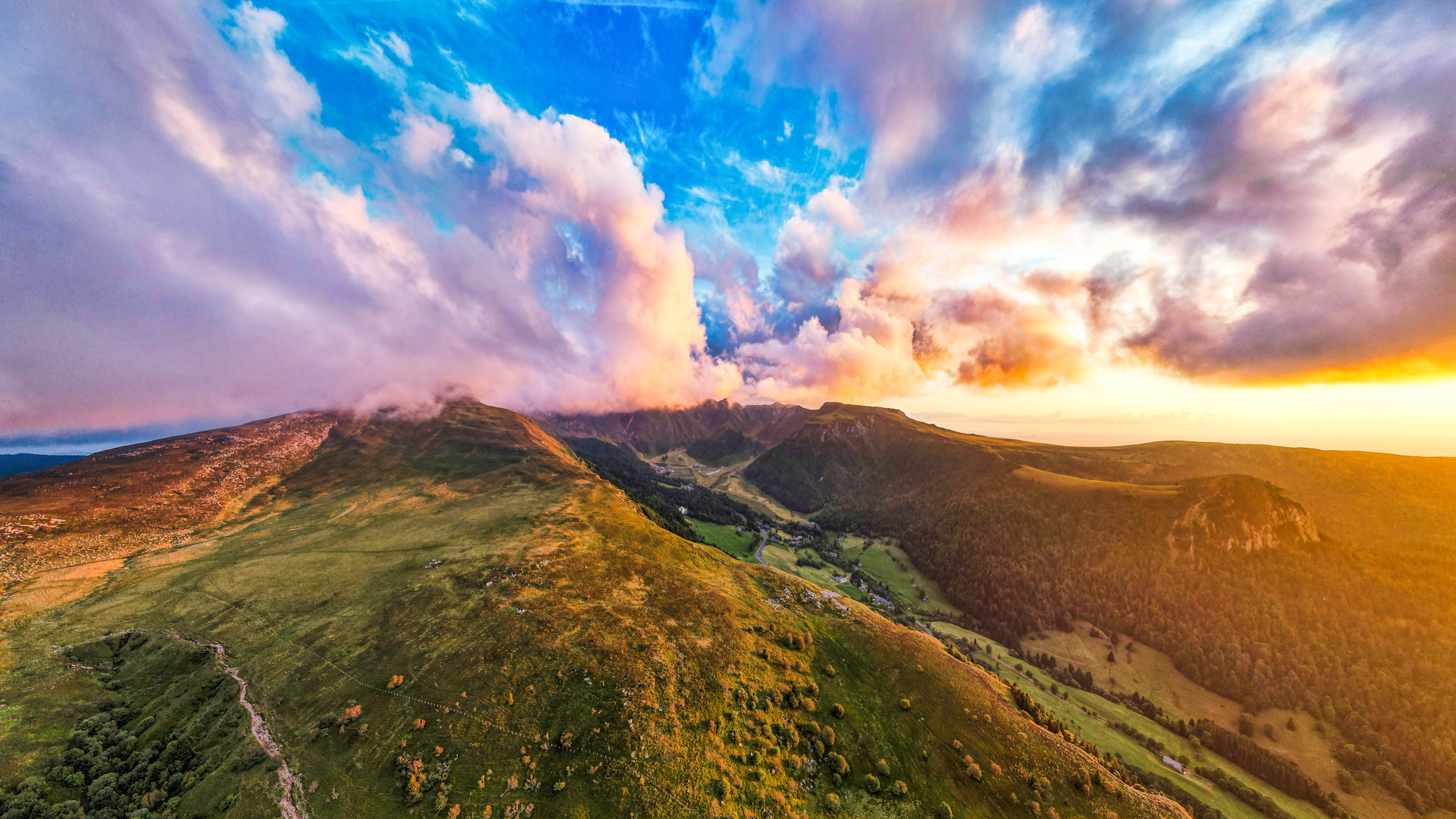 Le Mont Dore, coucher de soleil sur le Massif du Sancy