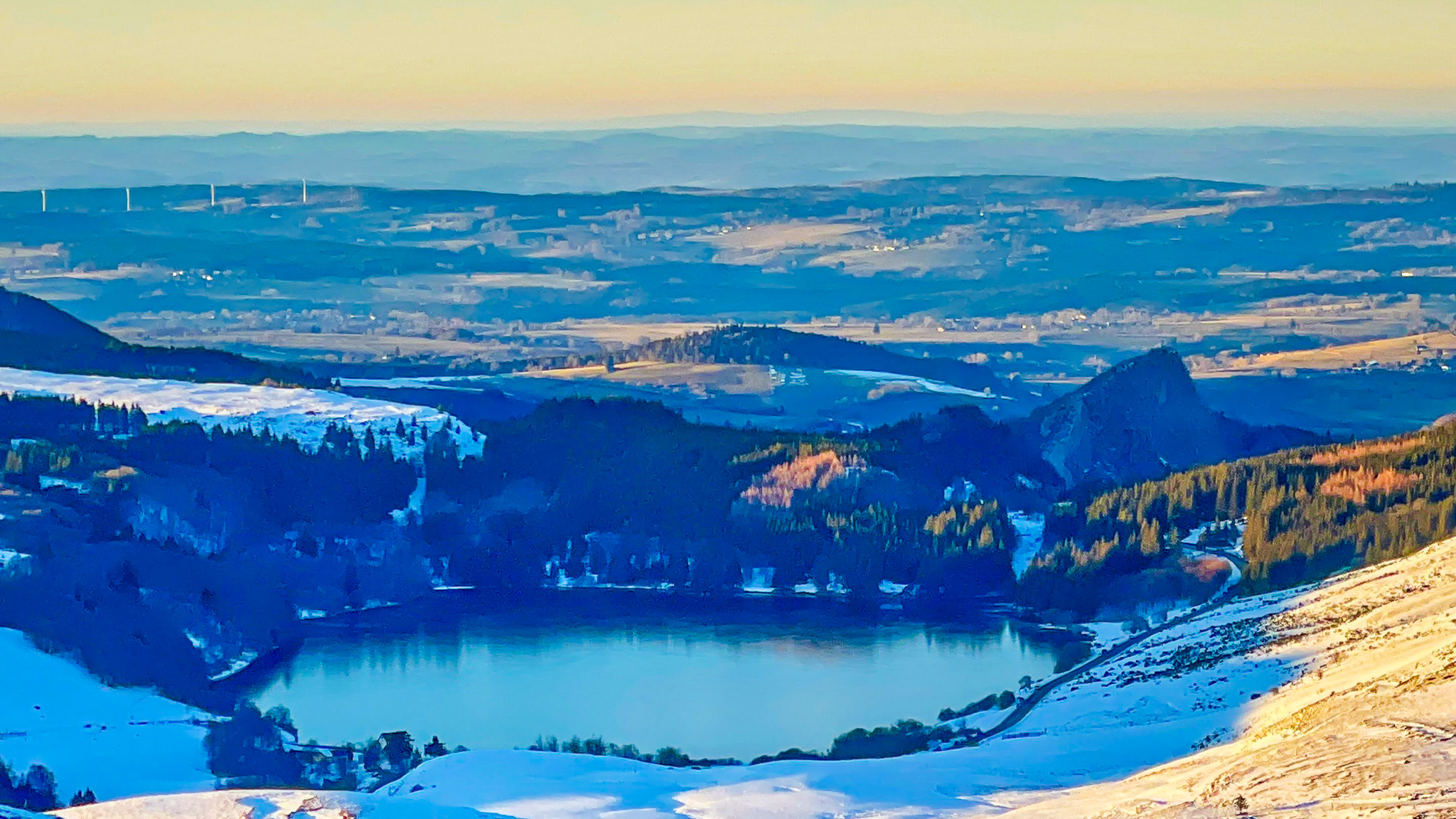 Puy de la Tâche, belle vue sur le Lac de Guéry