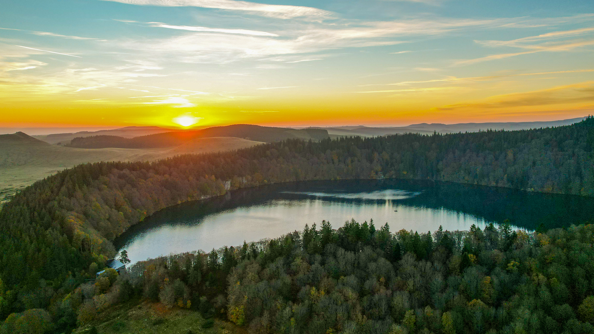 Lever de Soleil d'Octobre : Magie du Lac Pavin