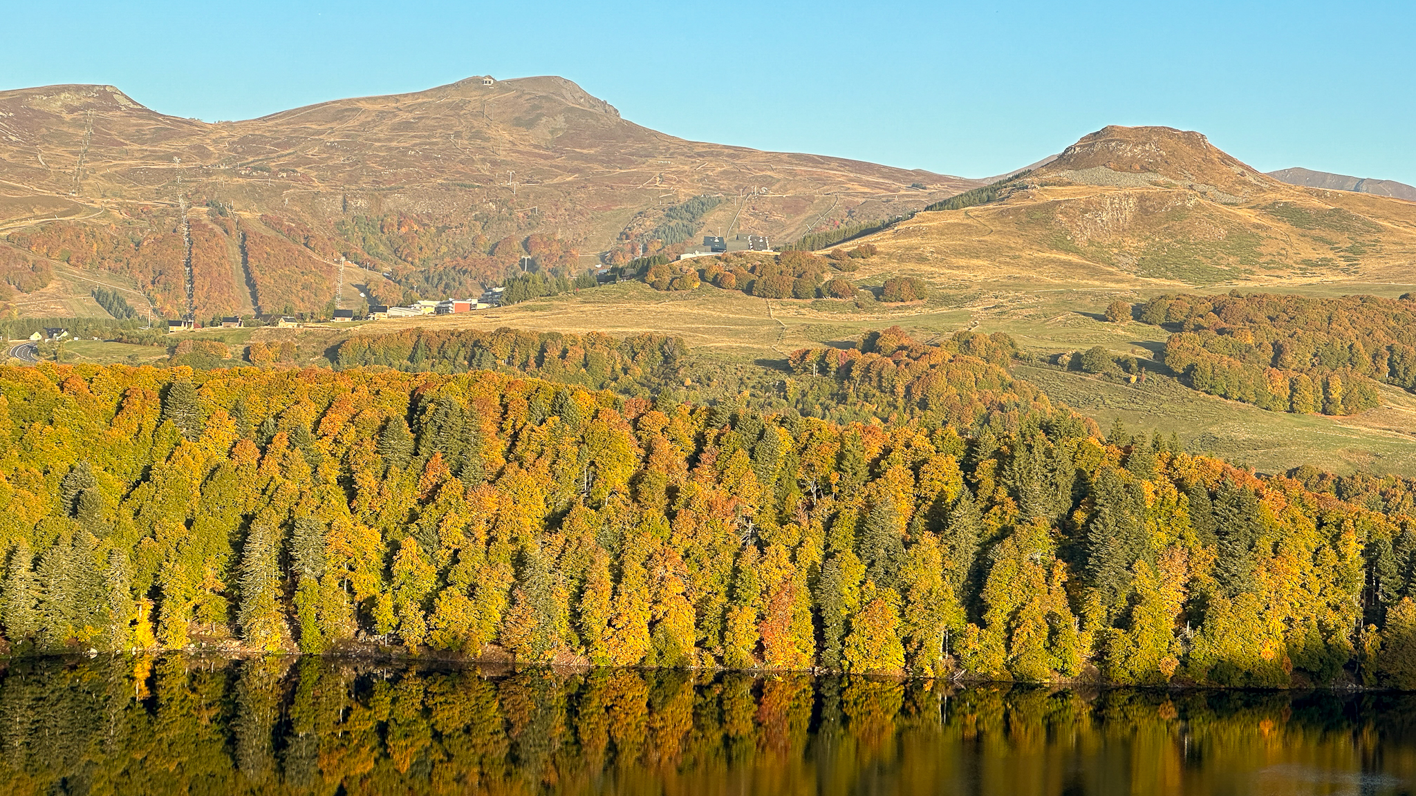 Lac Pavin : Magie Automnale des Couleurs