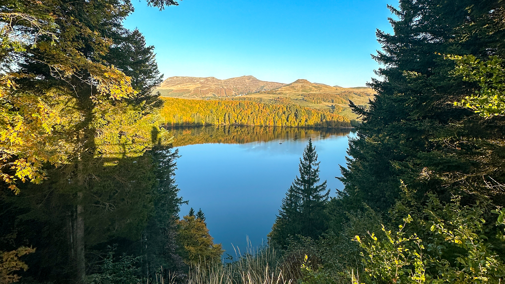 Lac Pavin : Couleurs Magistrales de l'Automne