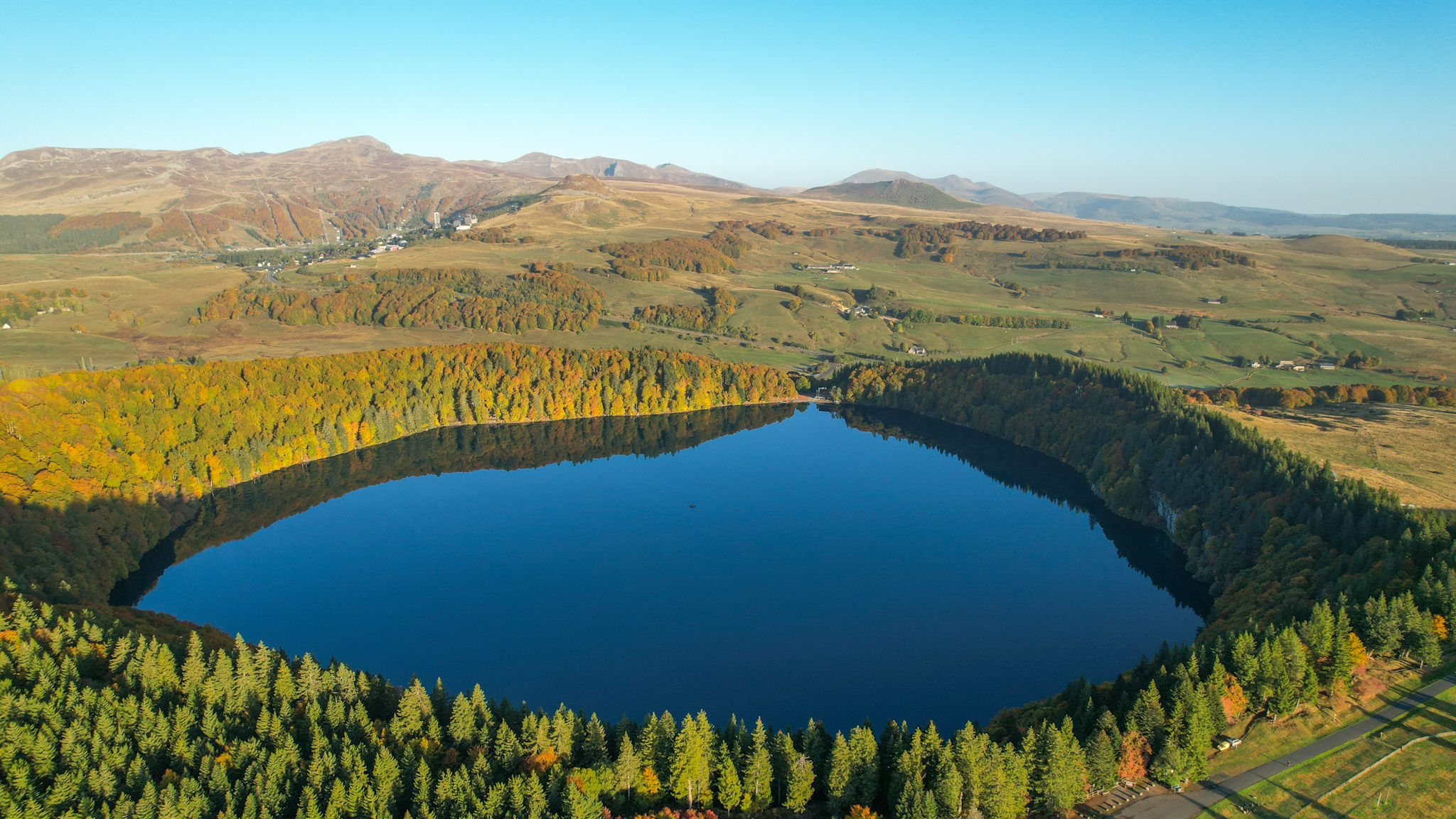 Lac Pavin : Panorama Sancy et Super Besse