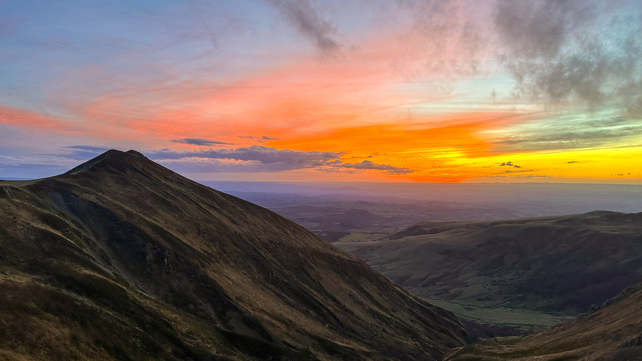 Puy Gros et Fontaine Salée : Magie du Soir sur le Massif du Sancy