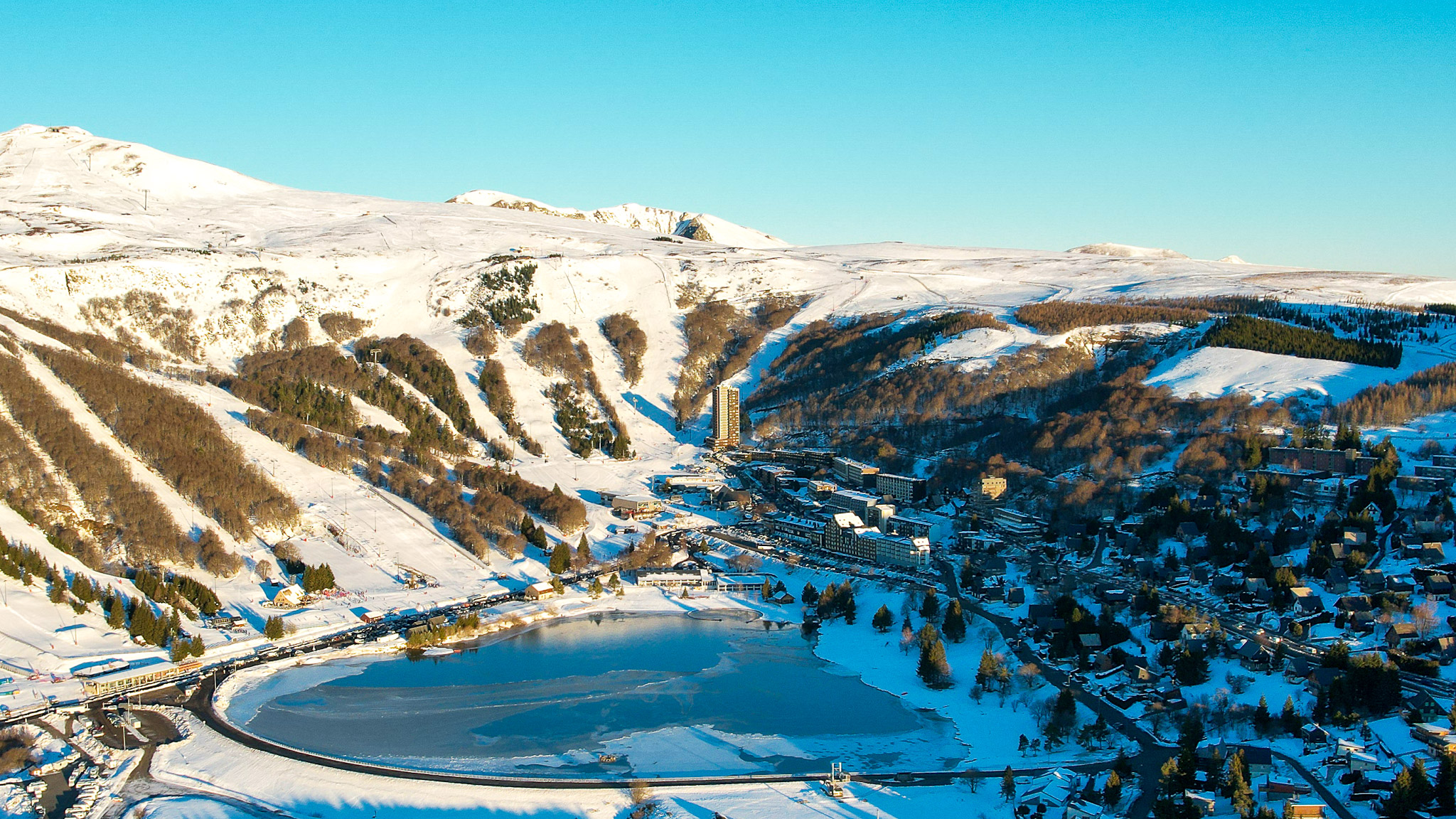 Super Besse : Panorama Exceptionnel au Lever du Soleil