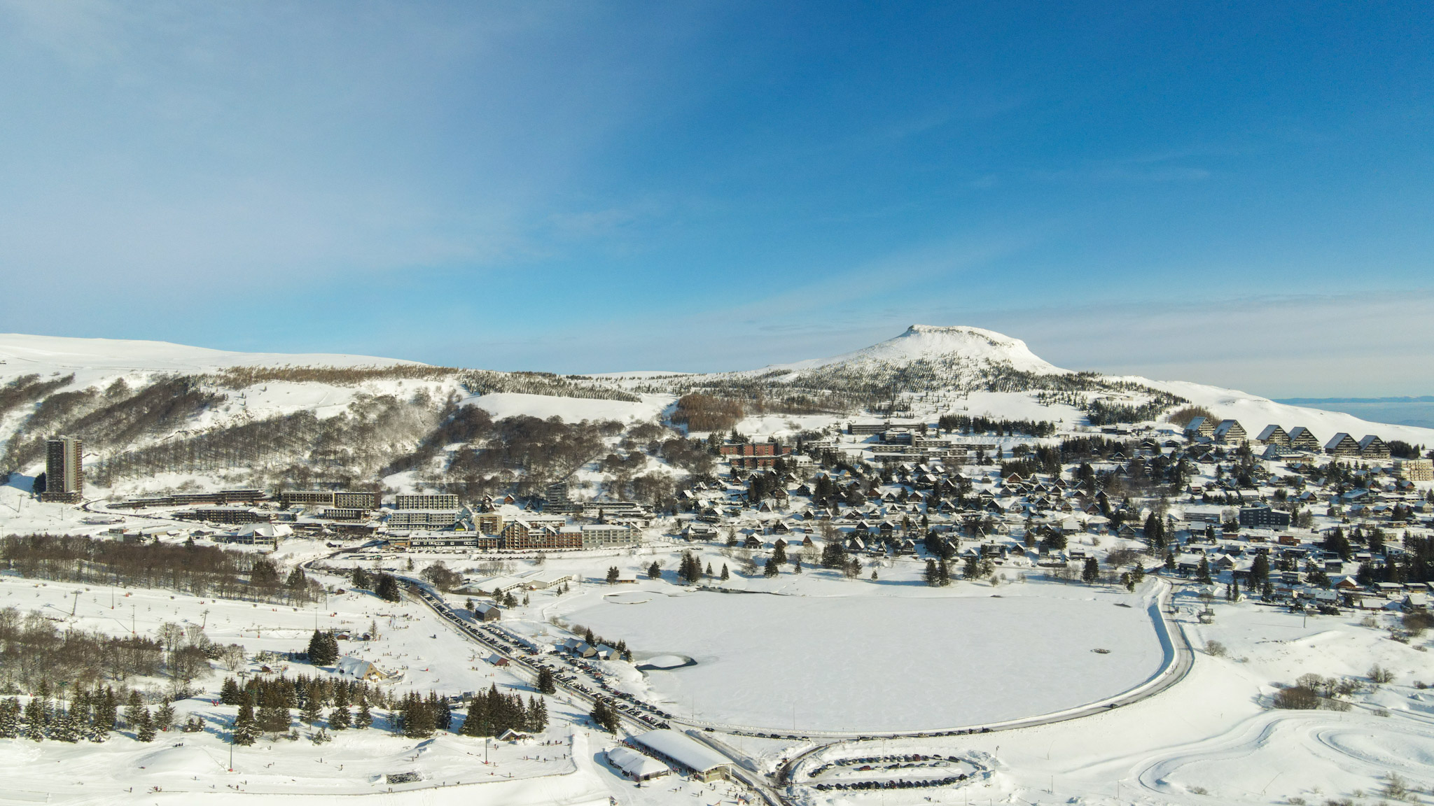 Super Besse : Station de Ski Enneigée, Paradis Blanc