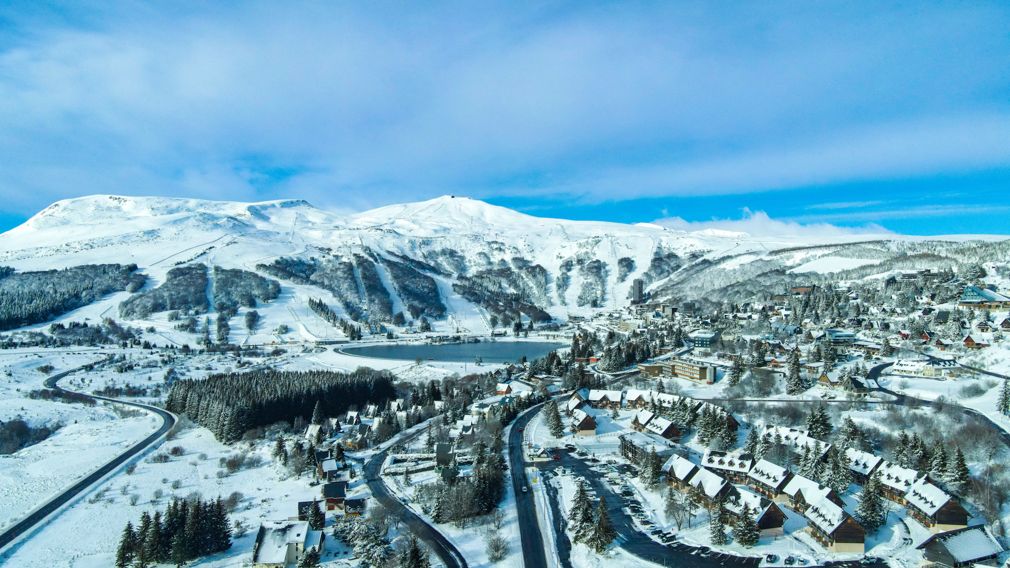 Super Besse sous la Neige : Station de Ski, Vue Aérienne féérique