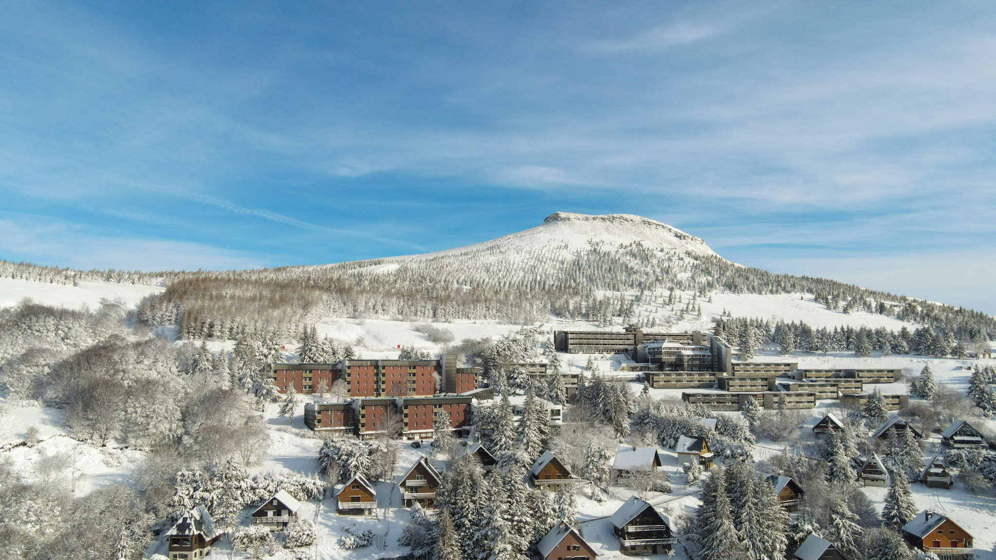 Super Besse - VVF et Belambra sous la Neige, Vue Aérienne Féerique