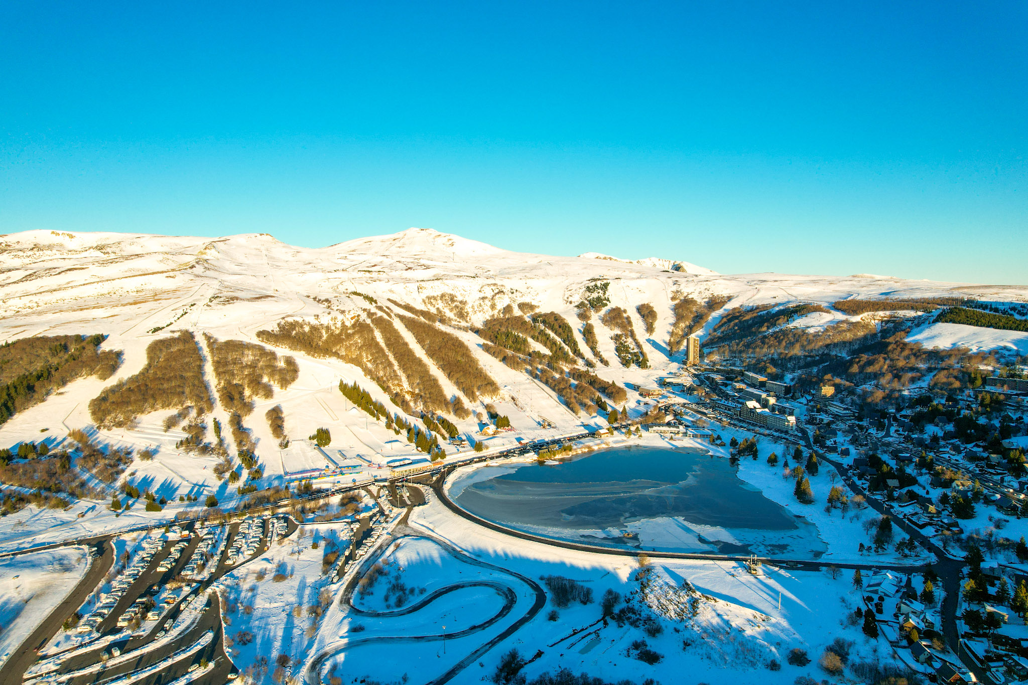 Super Besse : Aube Dorée sur la Station de Ski en Auvergne