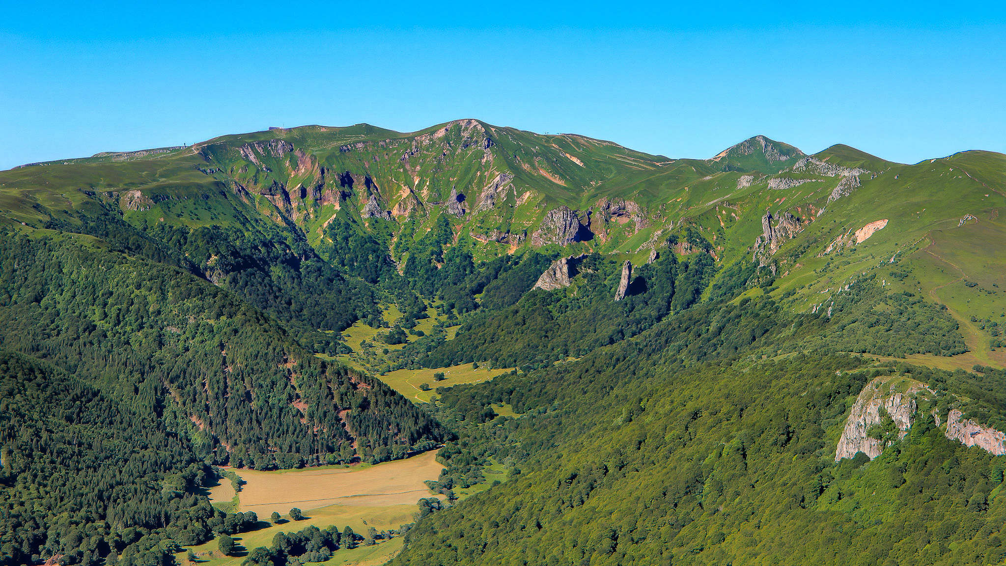 Réserve Naturelle Nationale de la Vallée de Chaudefour : Trésors de la Nature