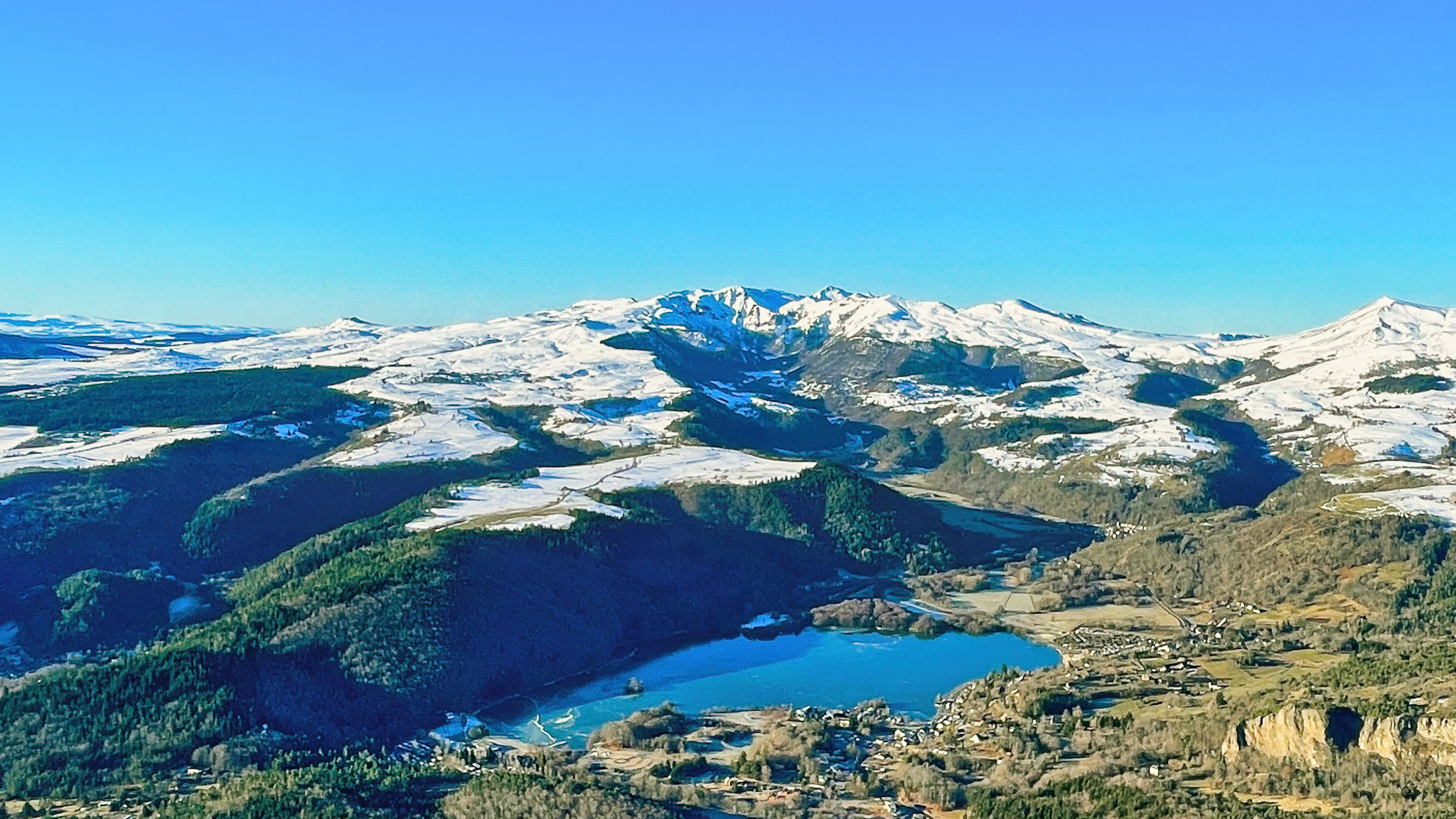 Dent des Marais : Un Sommet Majestueux Dominant le Lac Chambon et la Vallée de Chaudefour