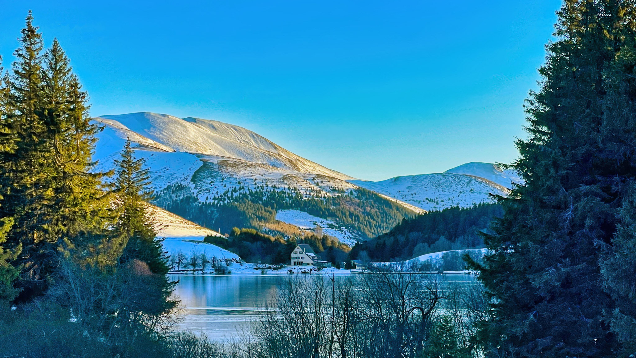 Mont Dore : Vue Panoramique sur le Lac de Guéry