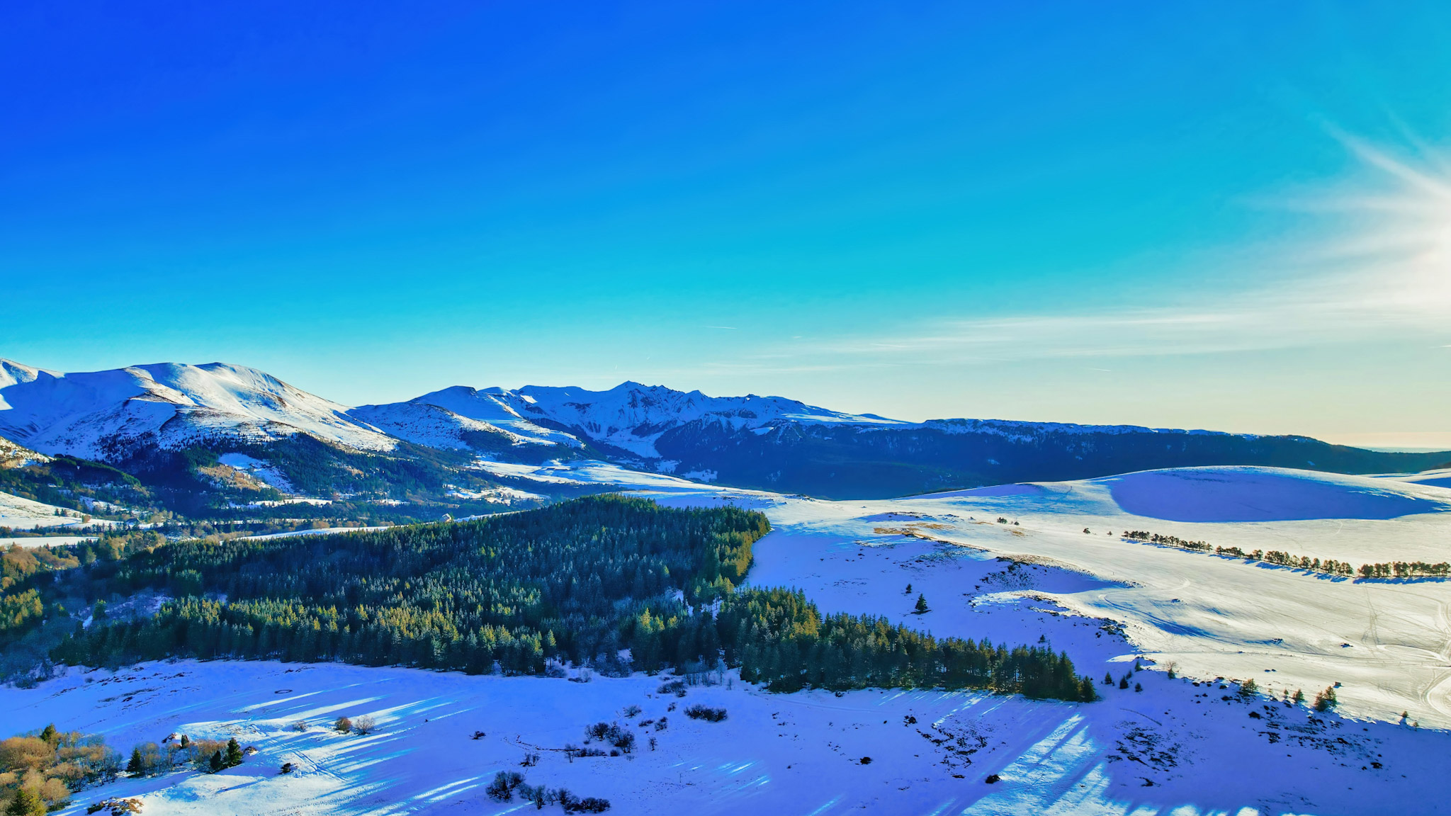 Plateau de Guéry : Panorama Impressionnant sur les Sommets du Sancy