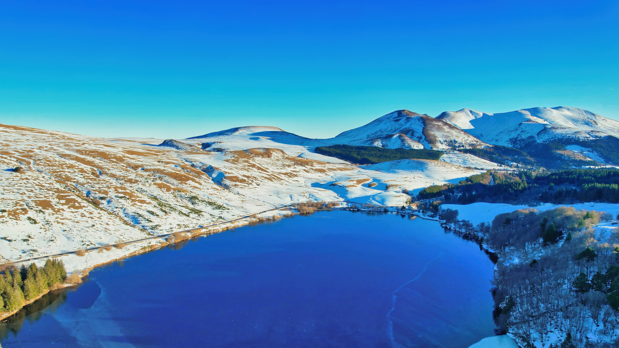 Lac de Guéry Enneigé : Panorama Féerique