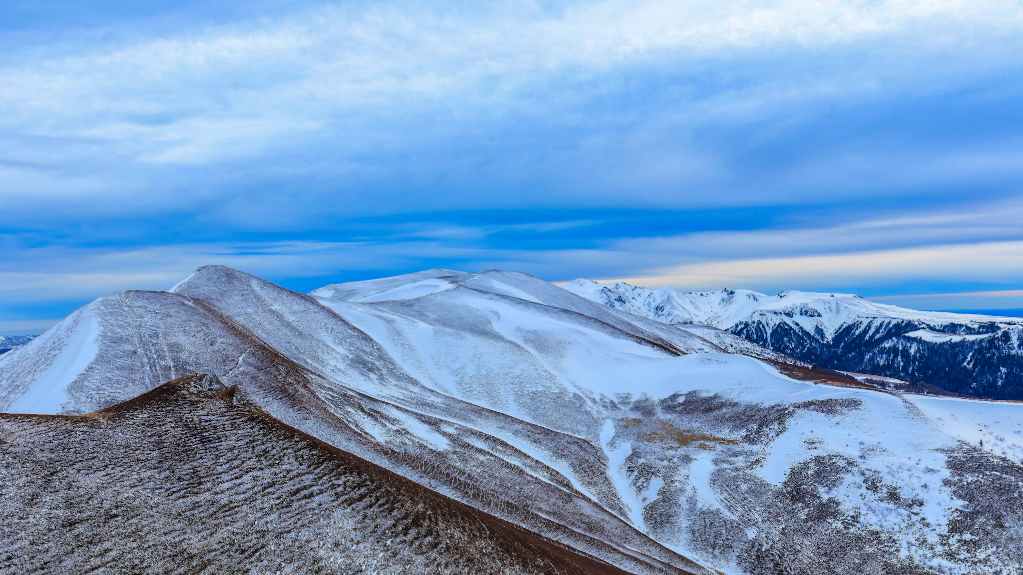 les Monts Dore, le Massif Adventif, le Puy de Barbier, le Puy de Monne, le Puy de l'Angle sous la neige